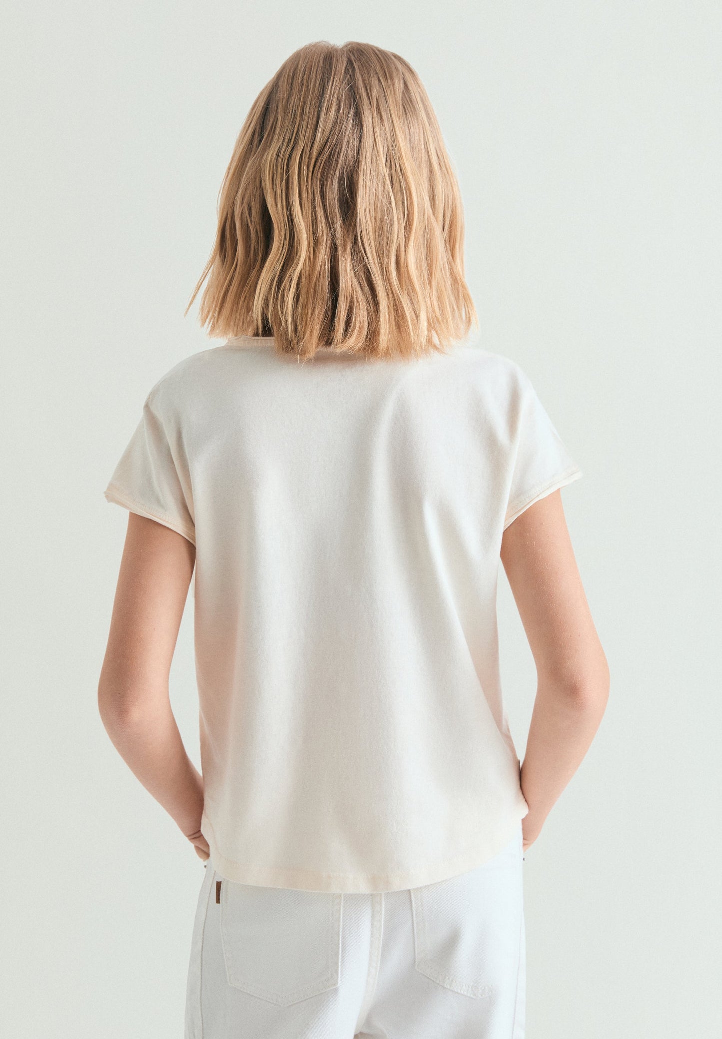 T-SHIRT COM LOGÓTIPO E ESTAMPADO ANIMAL