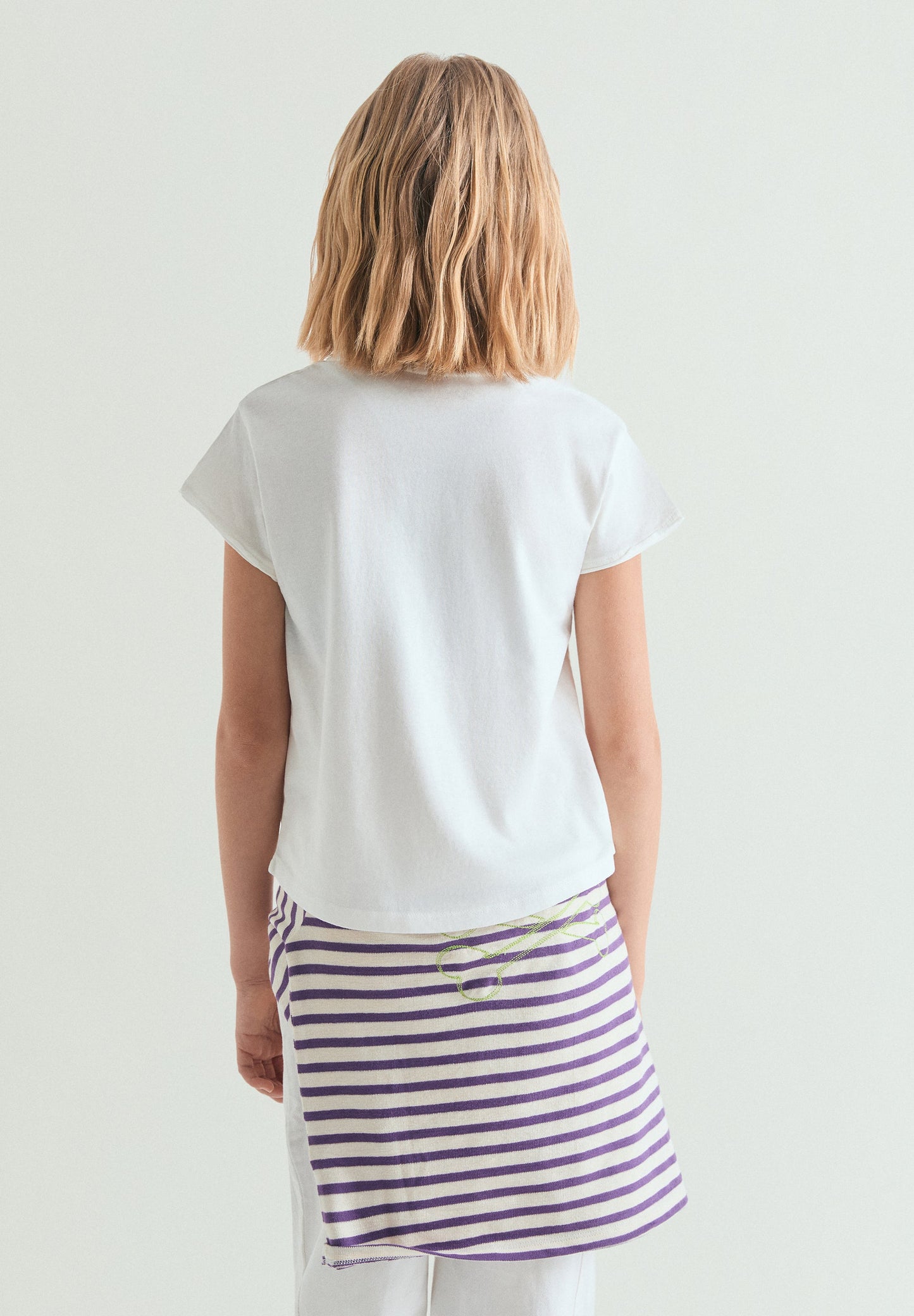 T-SHIRT COM LOGÓTIPO E ESTAMPADO ANIMAL