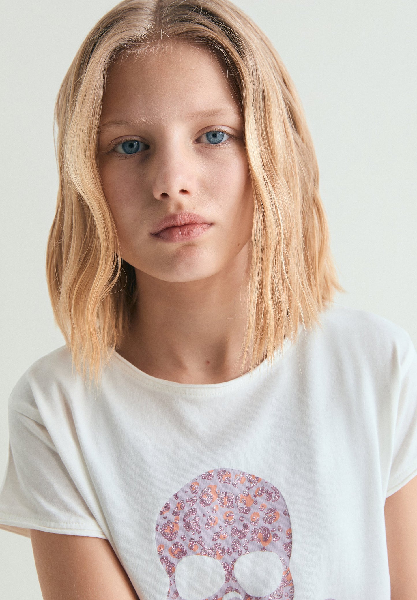 T-SHIRT COM LOGÓTIPO E ESTAMPADO ANIMAL