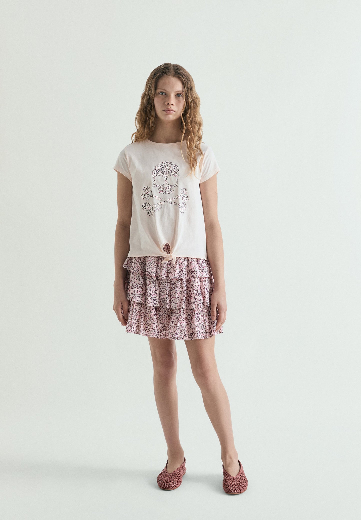 T-SHIRT COM SKULL E NÓ