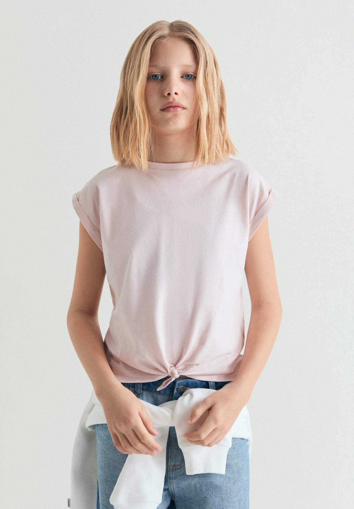 T-SHIRT COM NÓ E SKULL