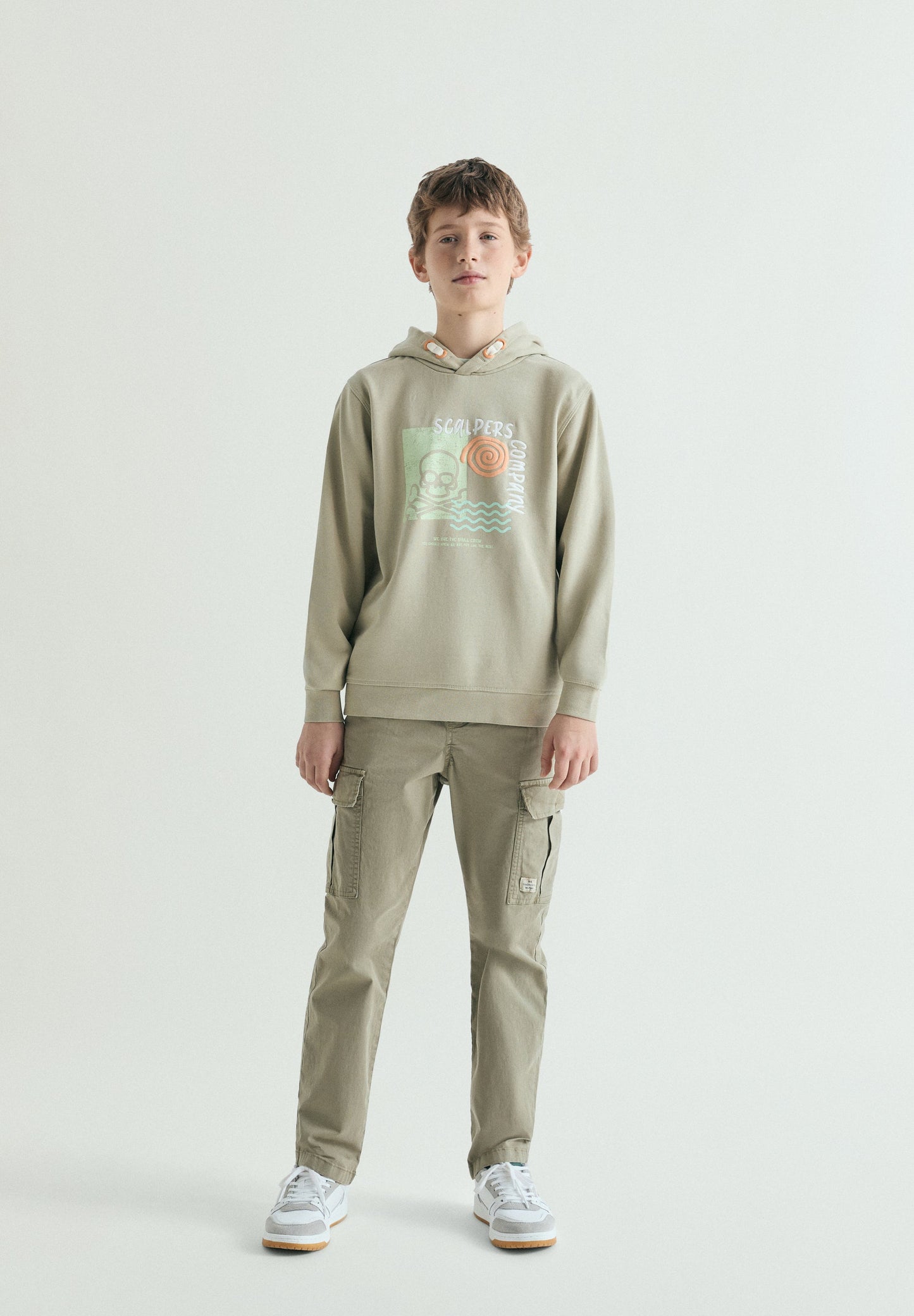 SWEATSHIRT COM CAPUZ E PADRÃO DE SKULL
