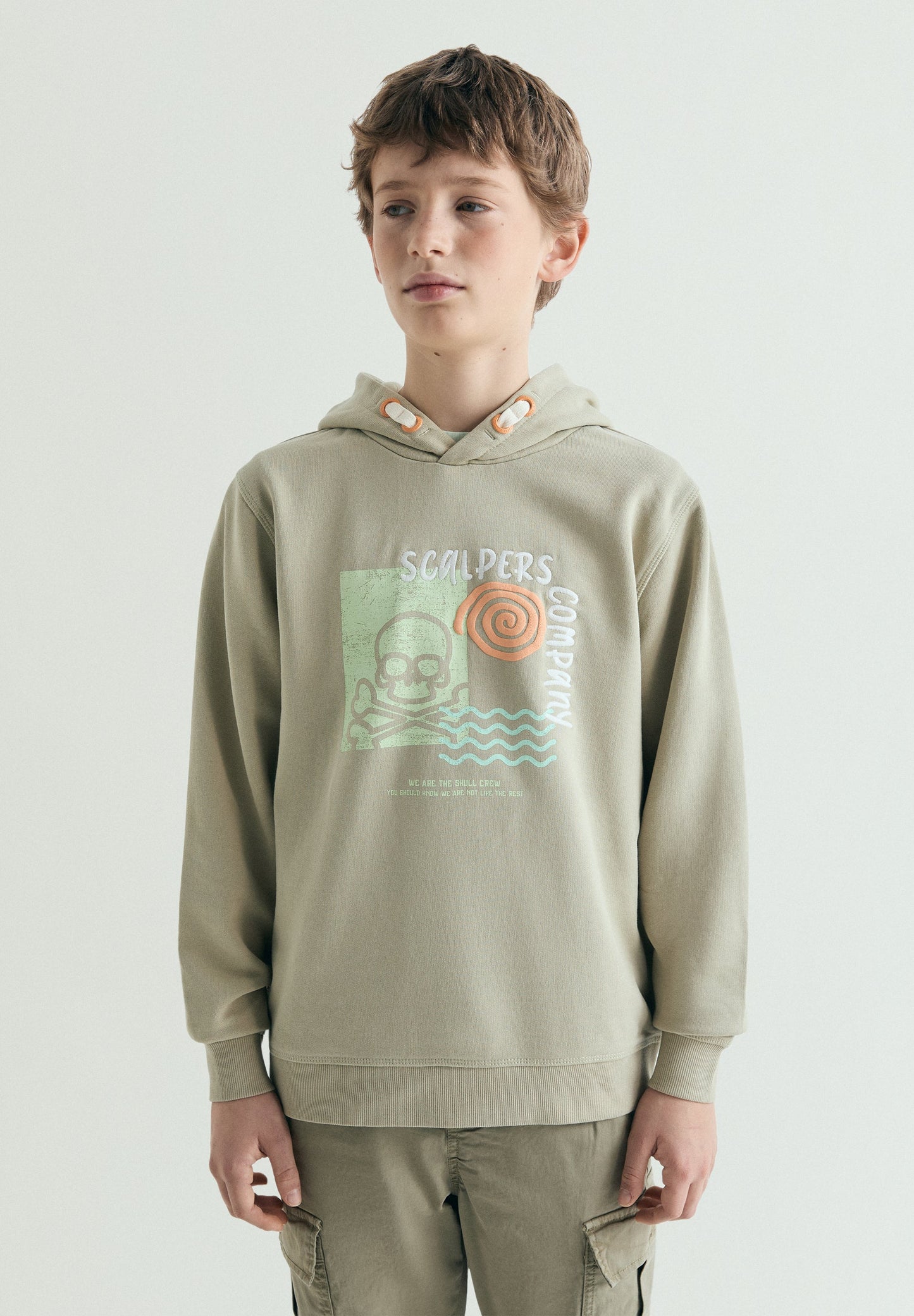 SWEATSHIRT COM CAPUZ E PADRÃO DE SKULL