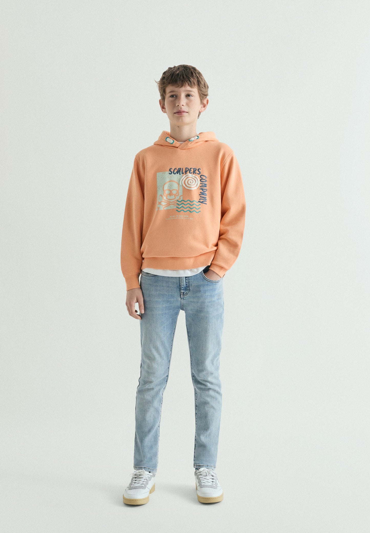 SWEATSHIRT COM CAPUZ E PADRÃO DE SKULL