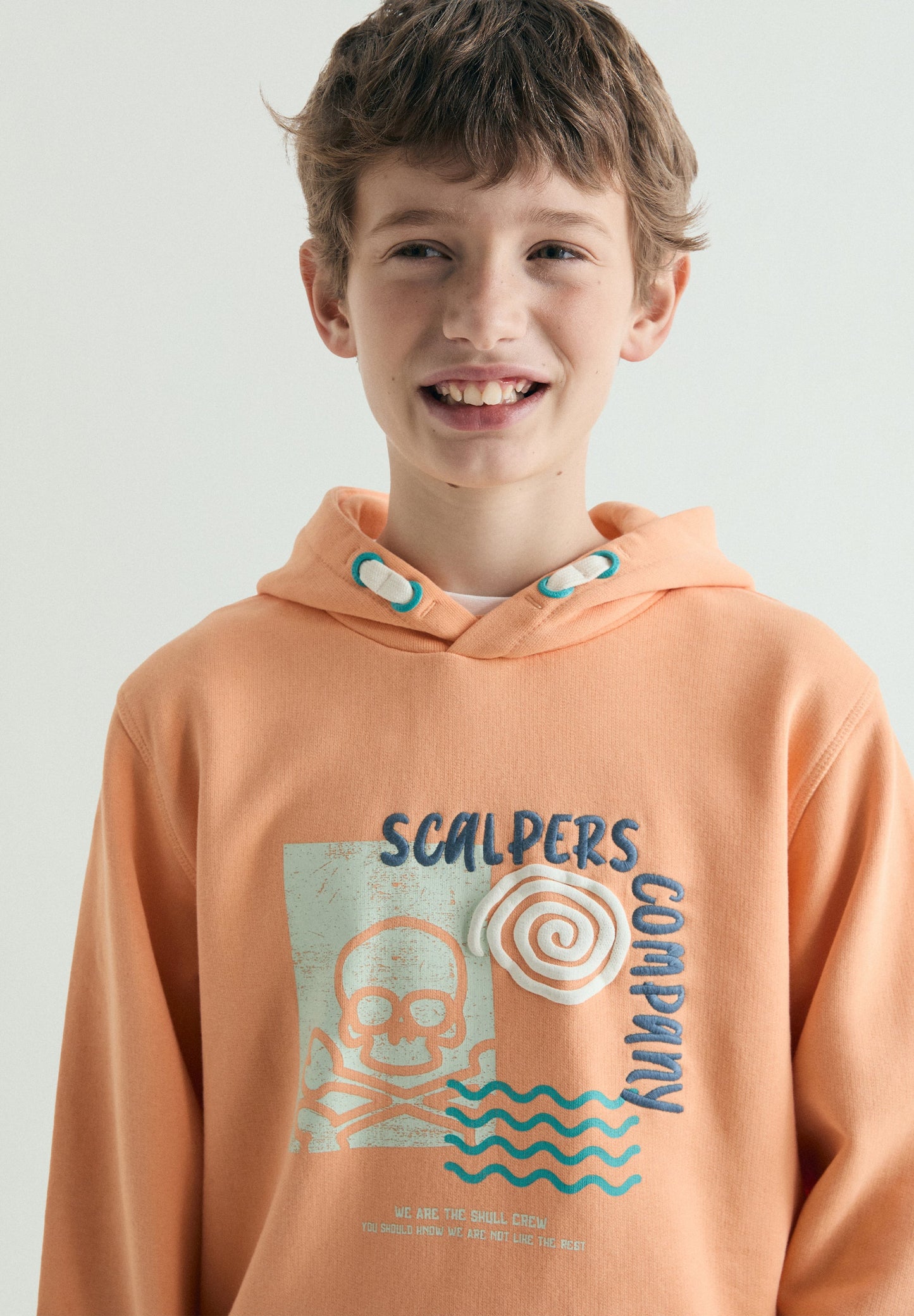 SWEATSHIRT COM CAPUZ E PADRÃO DE SKULL