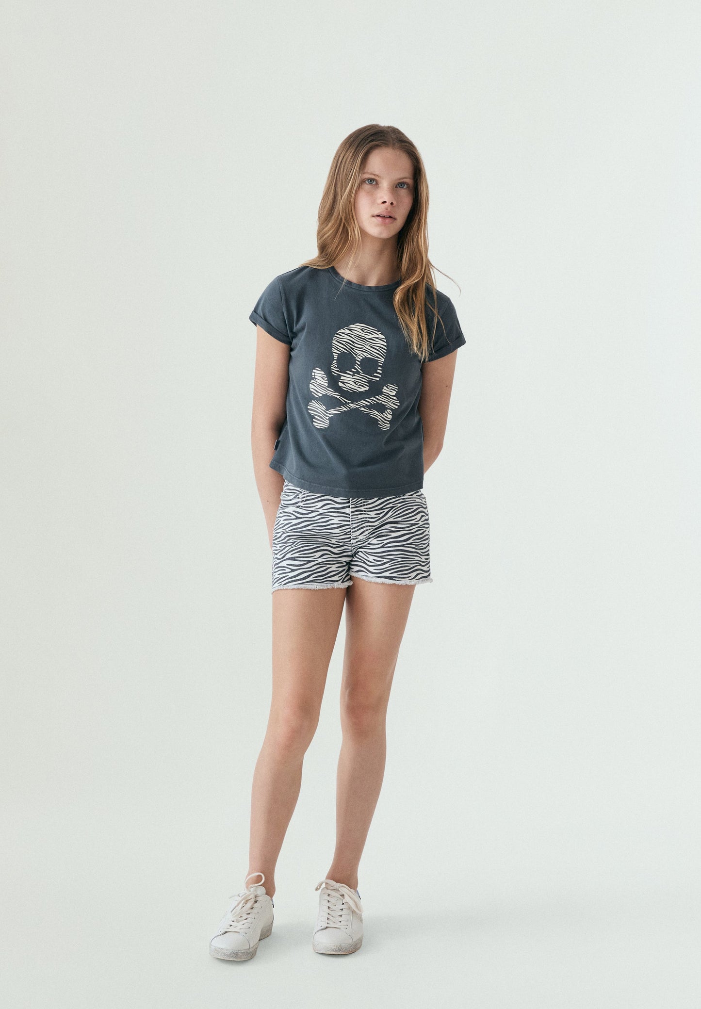 T-SHIRT COM SKULL EM ESTAMPADO ANIMAL