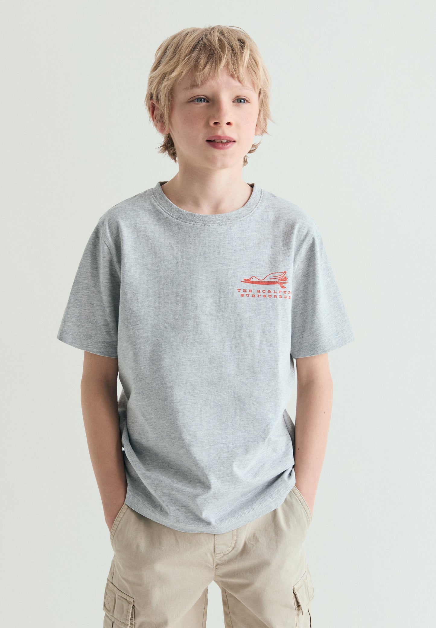 T-SHIRT COM PADRÃO THE SURFING GOOSE