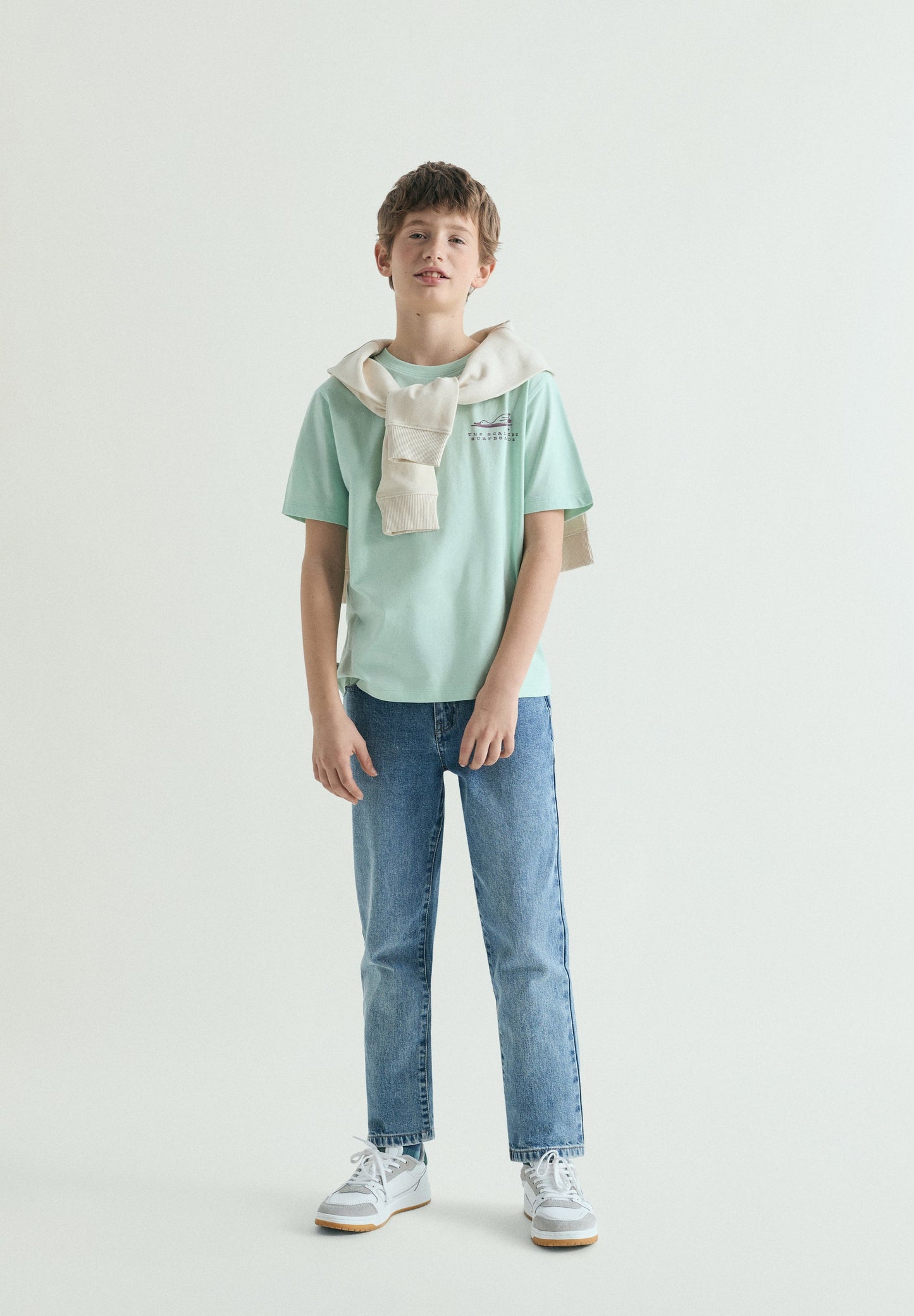 T-SHIRT COM PADRÃO THE SURFING GOOSE