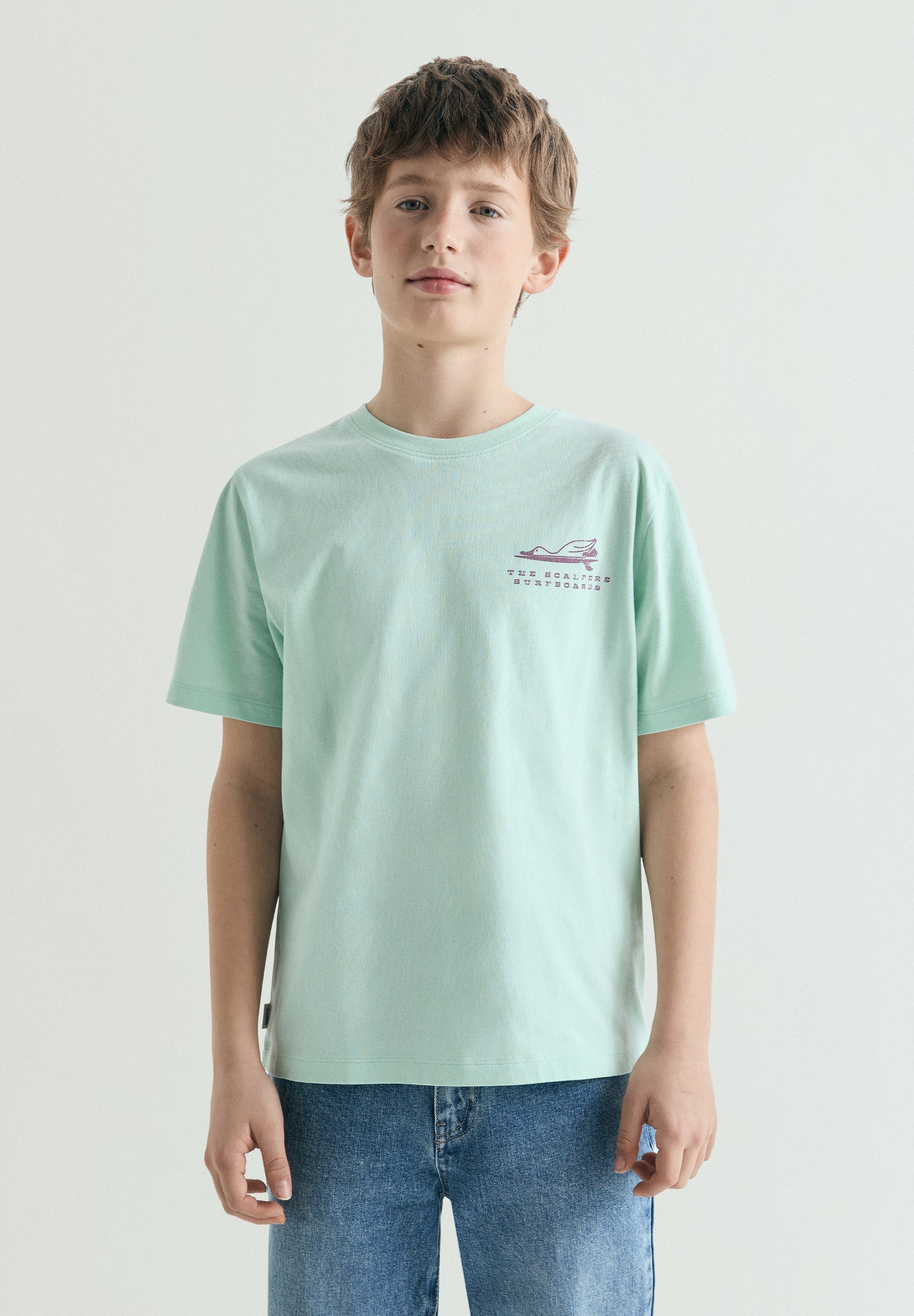 T-SHIRT COM PADRÃO THE SURFING GOOSE