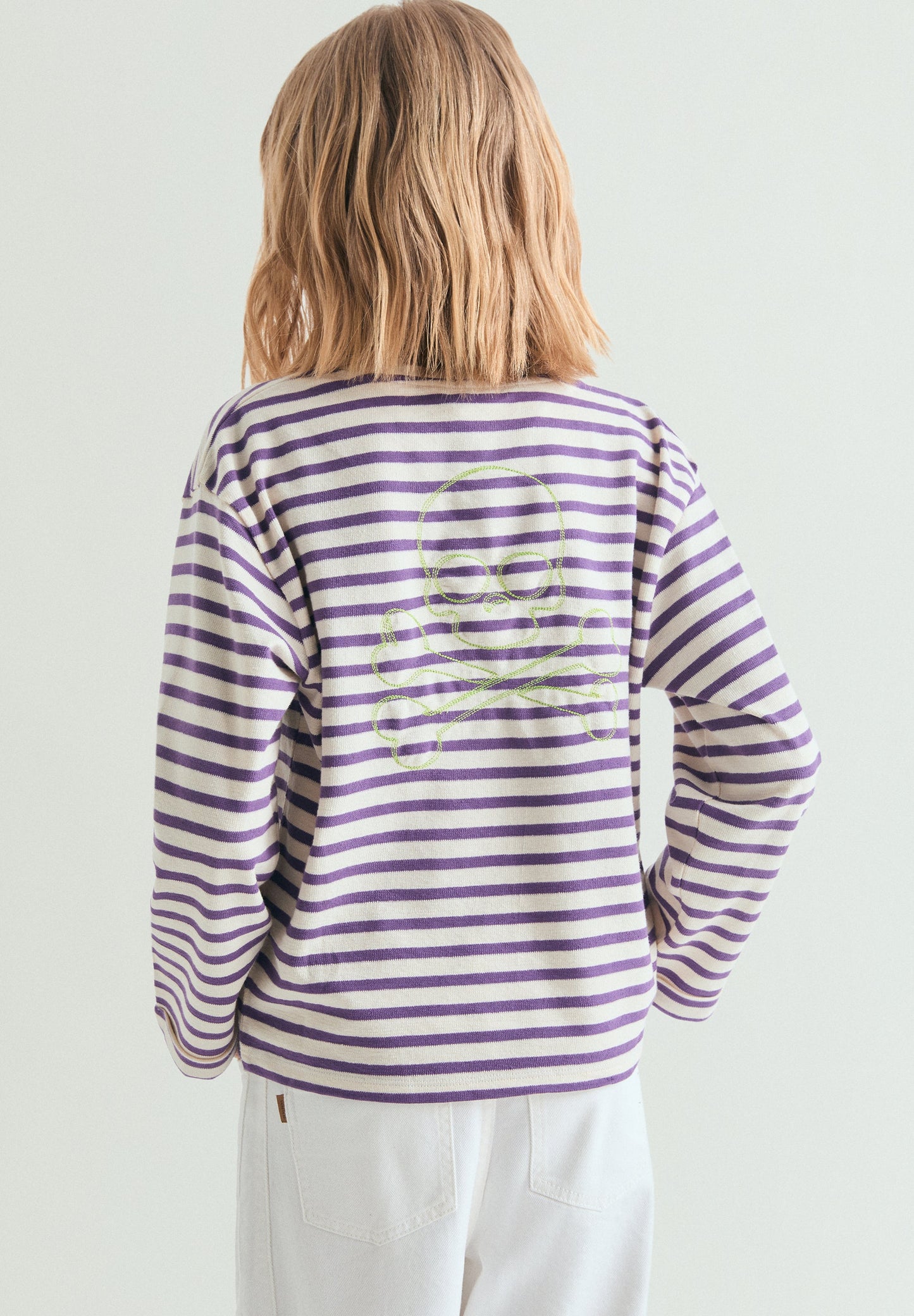 T-SHIRT ÀS RISCAS COM SKULL