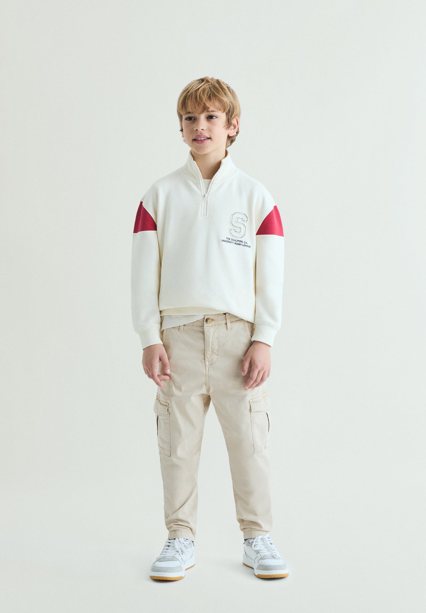 SWEATSHIRT COM GOLA ALTA E FECHO DE CORRER