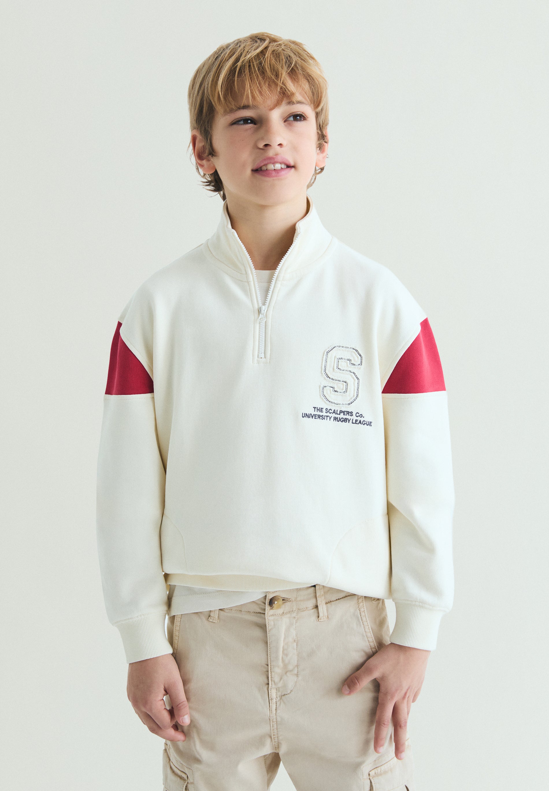 SWEATSHIRT COM GOLA ALTA E FECHO DE CORRER