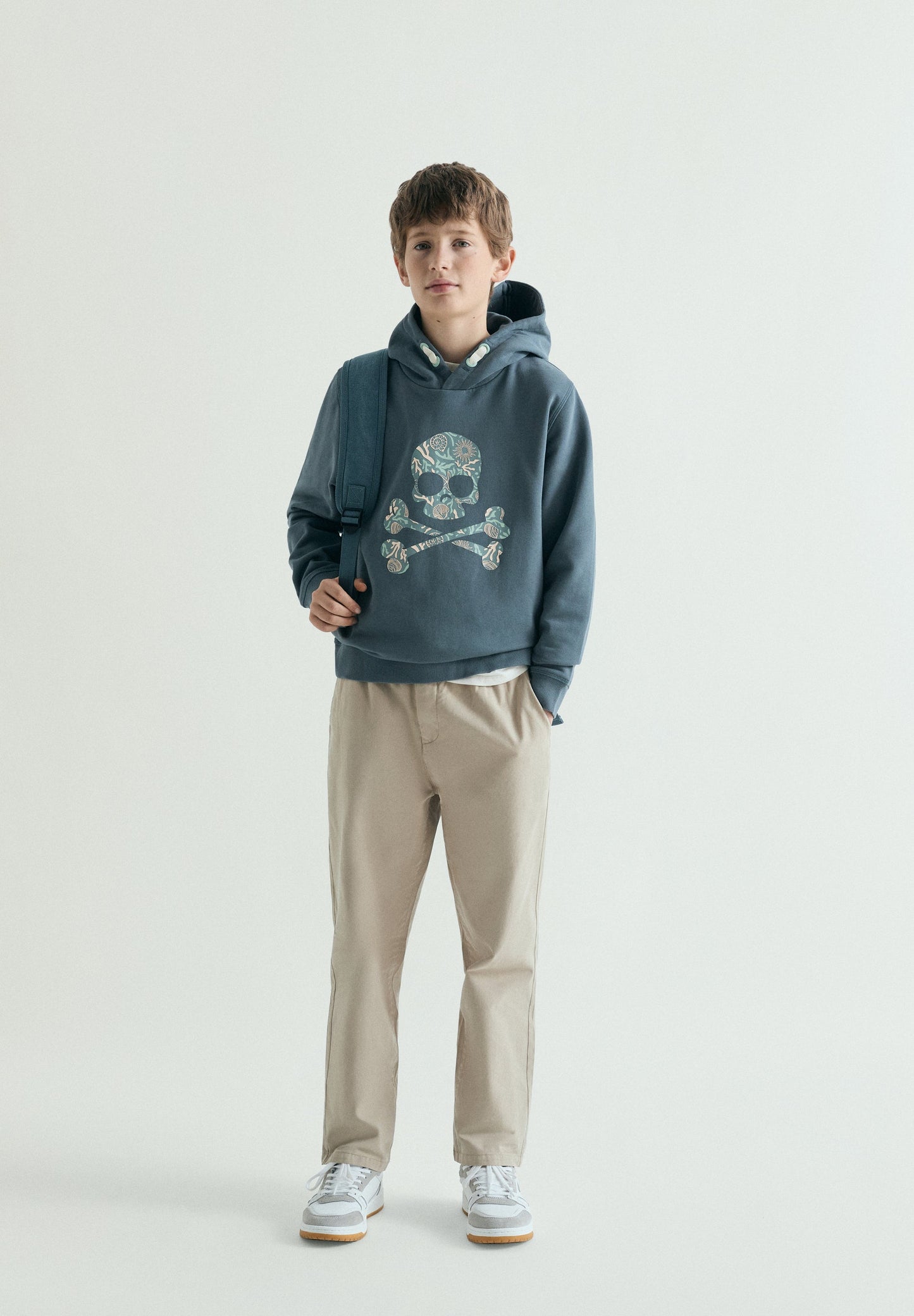 SWEATSHIRT COM CAPUZ E SKULL PADRÃO