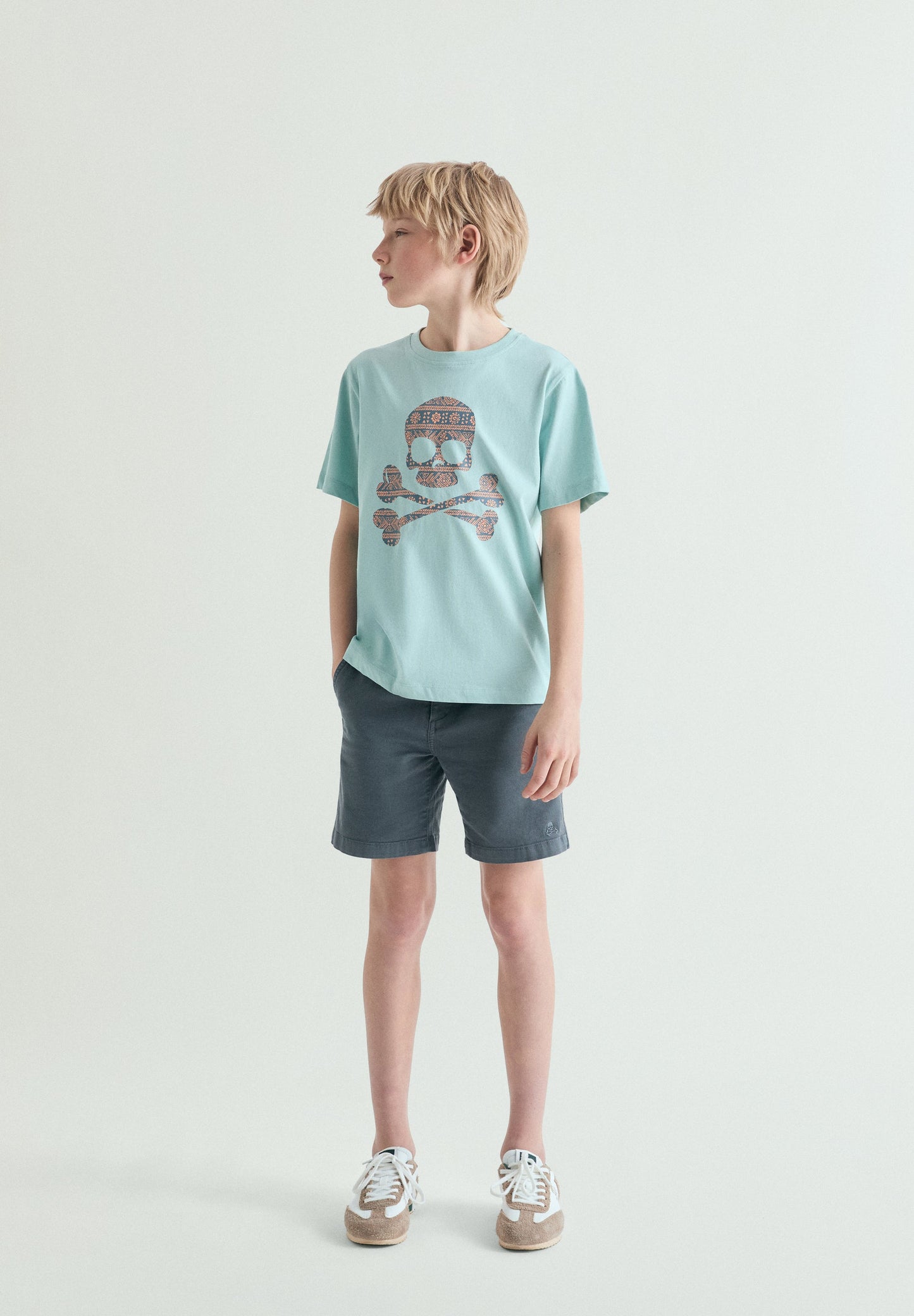 T-SHIRT ESTAMPADA COM LOGÓTIPO
