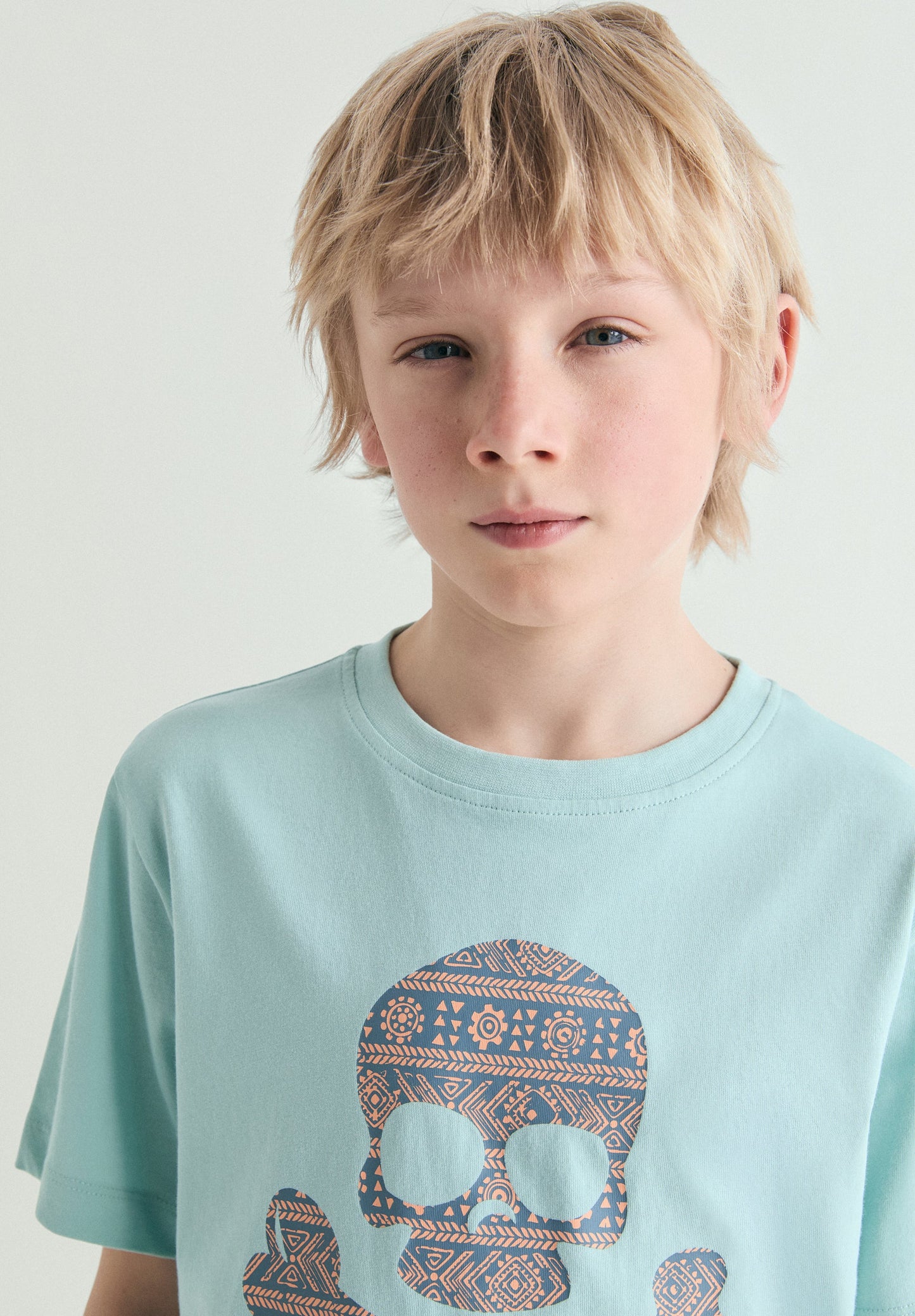 T-SHIRT ESTAMPADA COM LOGÓTIPO