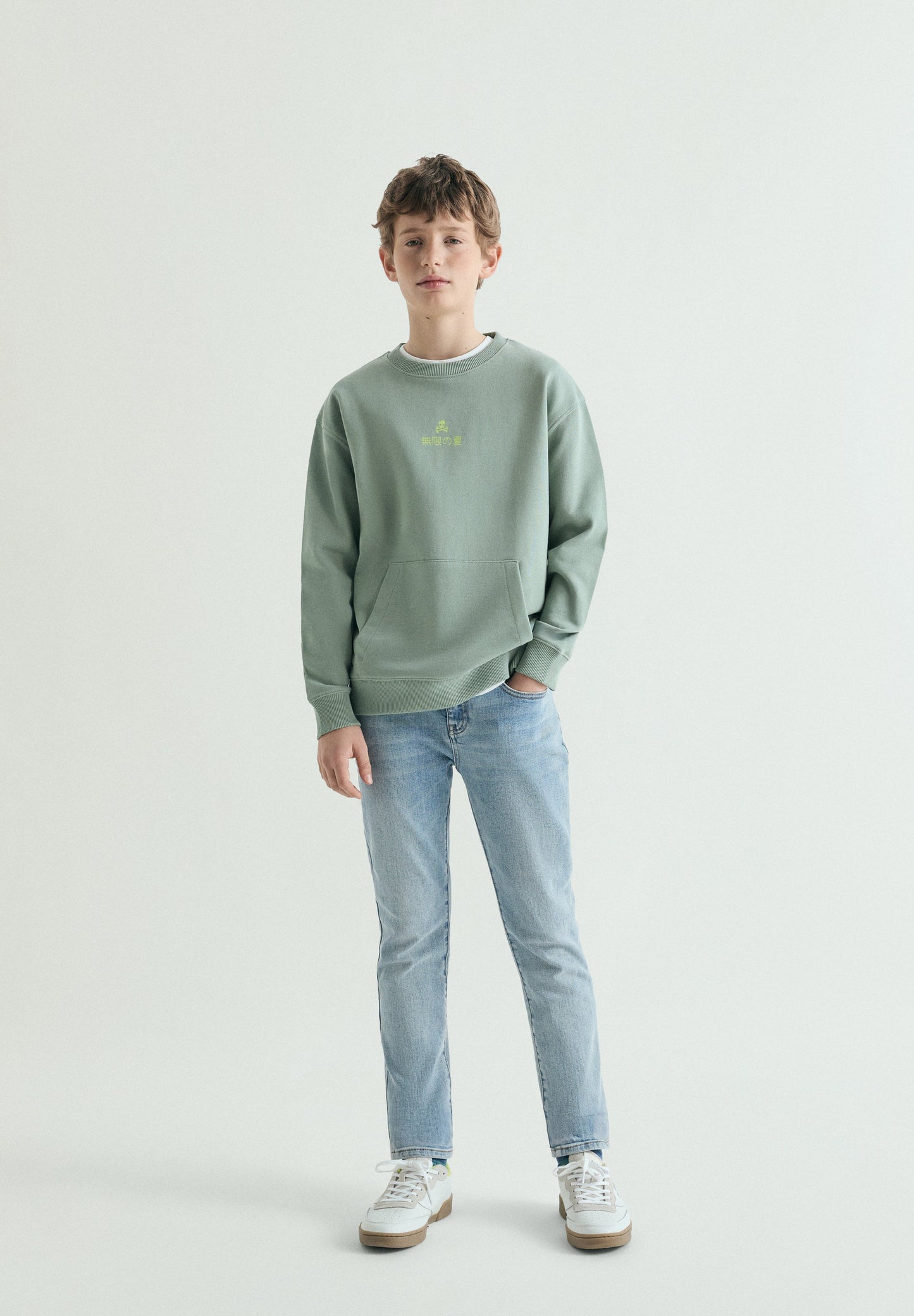 SWEATSHIRT PADRÃO TRASEIRO NO BOLSO