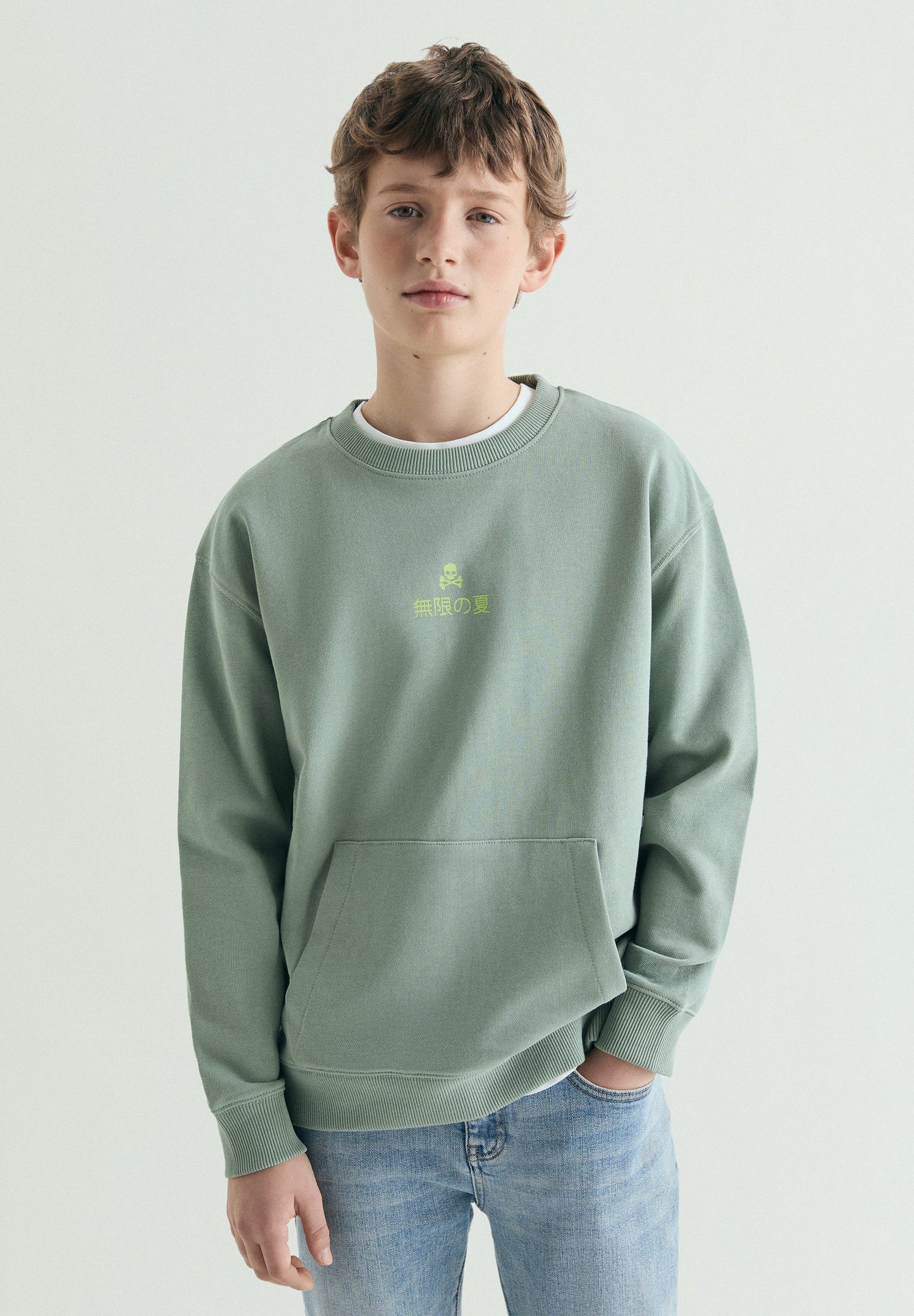 SWEATSHIRT PADRÃO TRASEIRO NO BOLSO