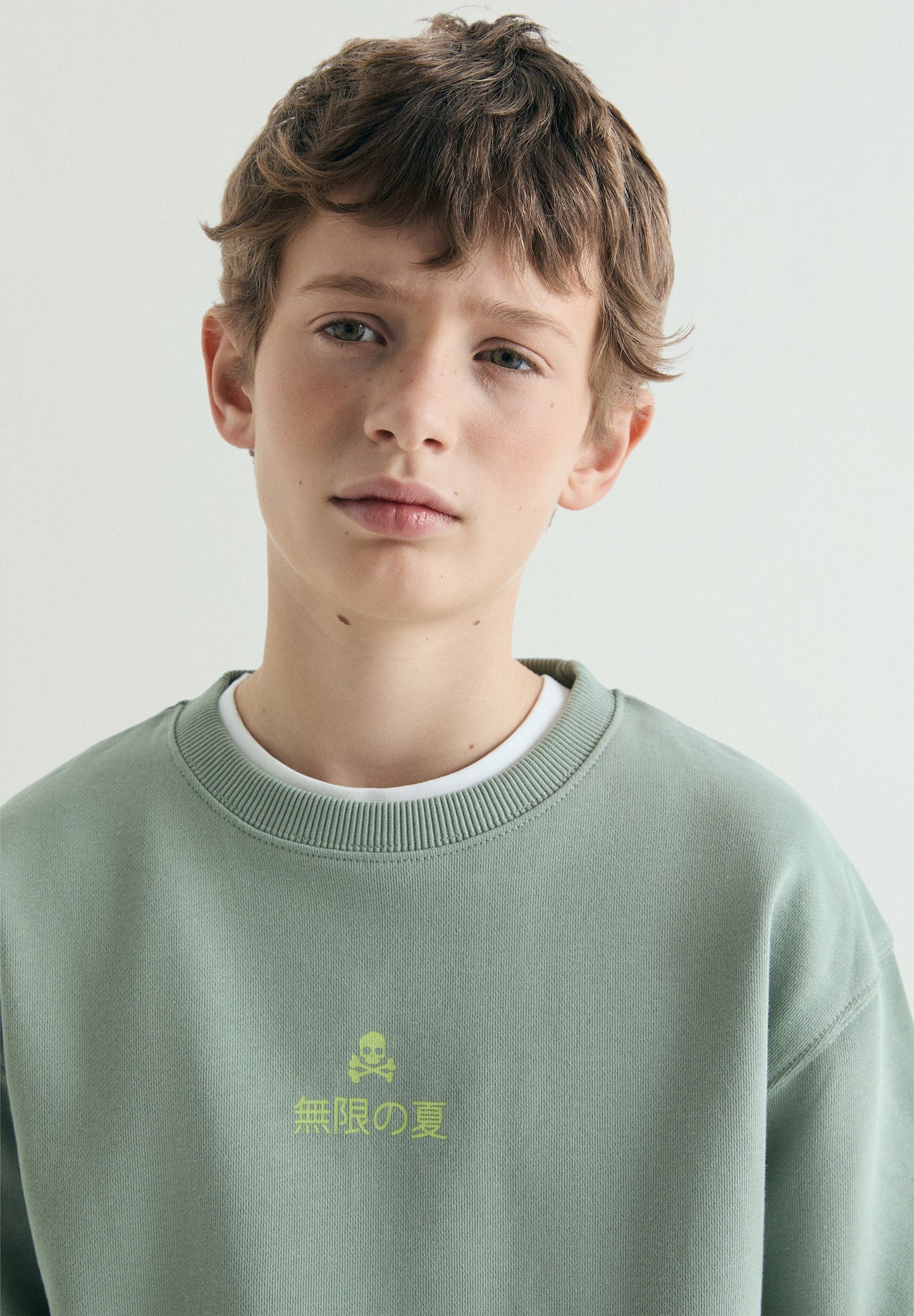 SWEATSHIRT PADRÃO TRASEIRO NO BOLSO