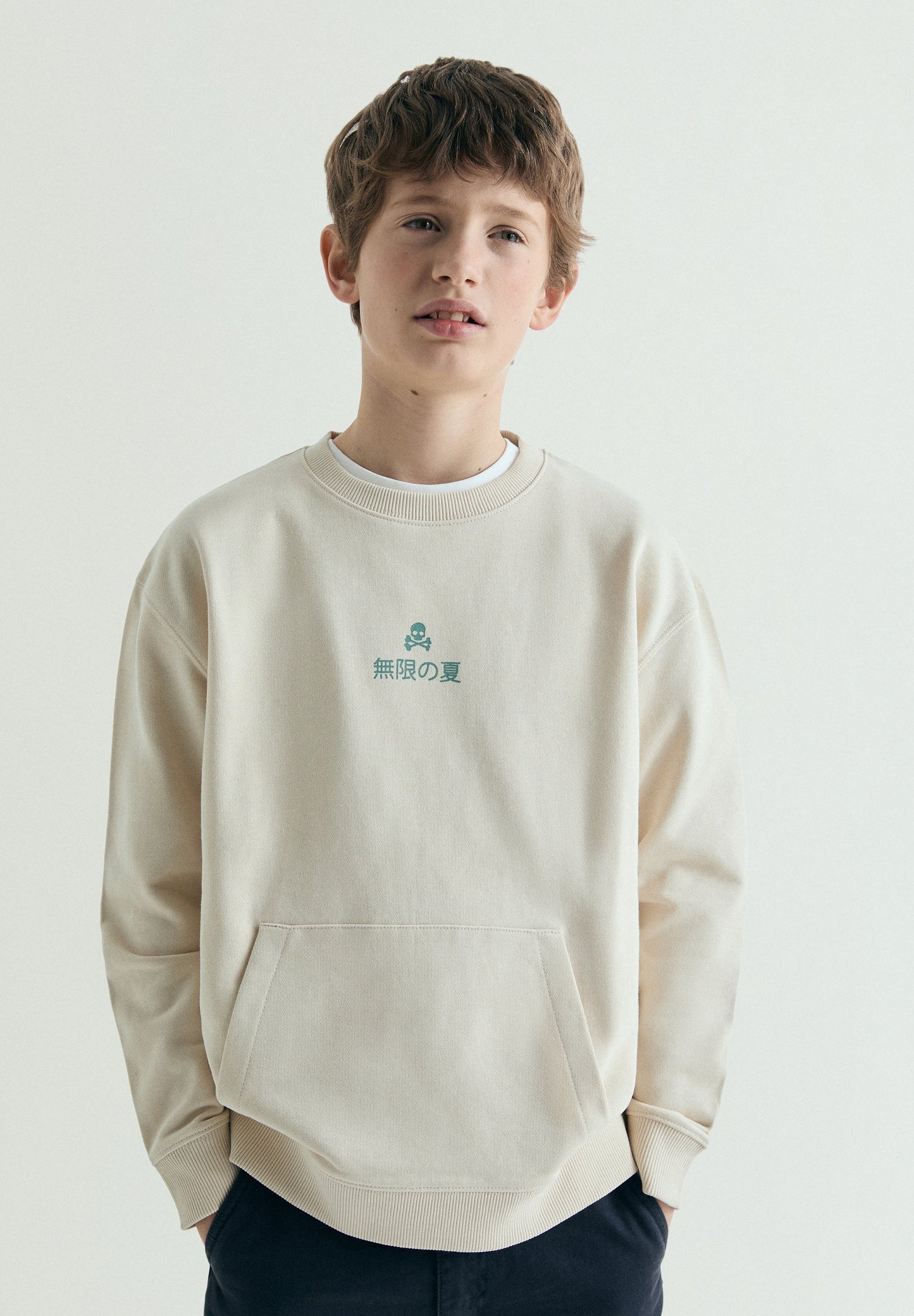 SWEATSHIRT PADRÃO TRASEIRO NO BOLSO