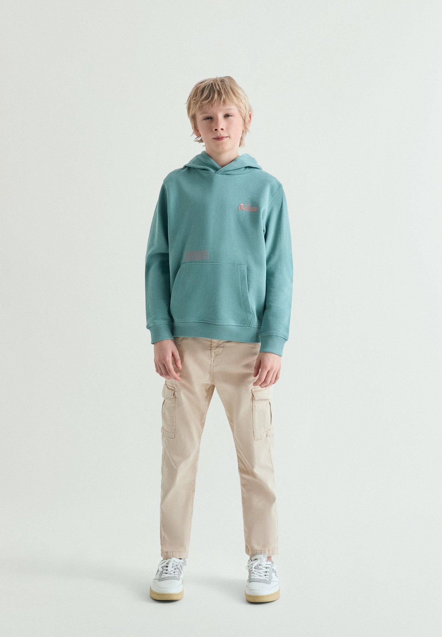 SWEATSHIRT COM CAPUZ E PADRÃO DE SKULL