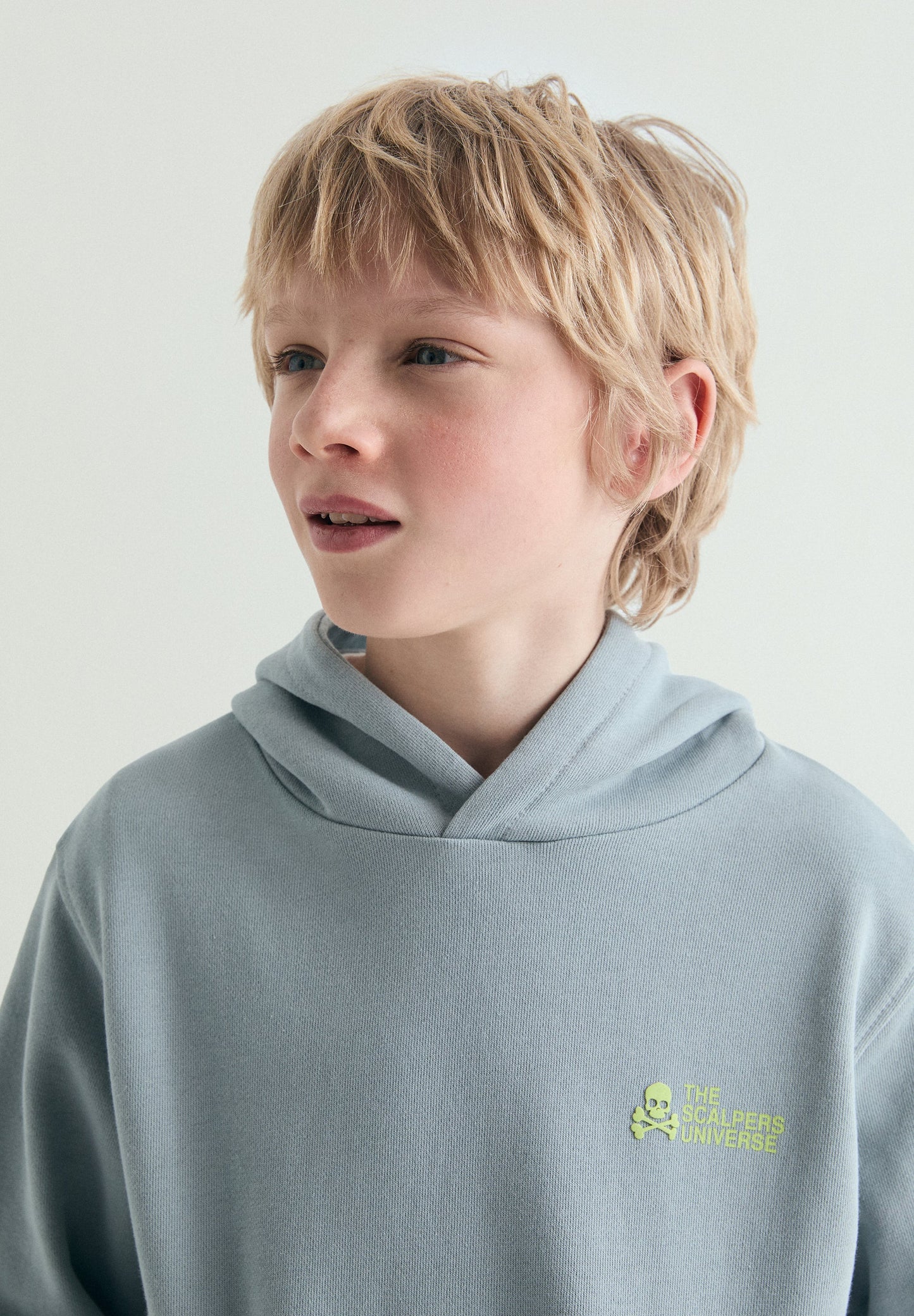 SWEATSHIRT COM CAPUZ E PADRÃO DE SKULL