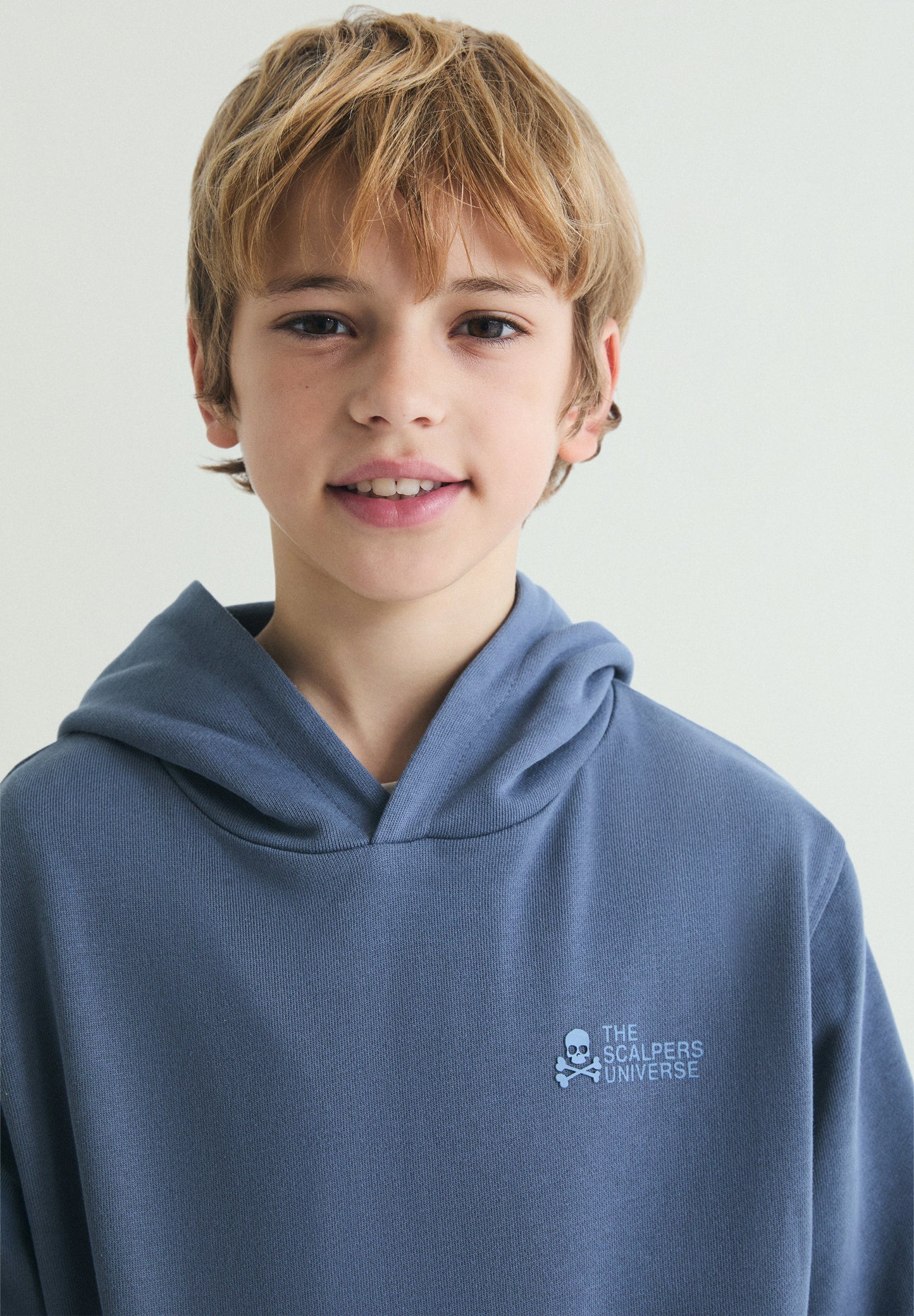 SWEATSHIRT COM CAPUZ E PADRÃO DE SKULL