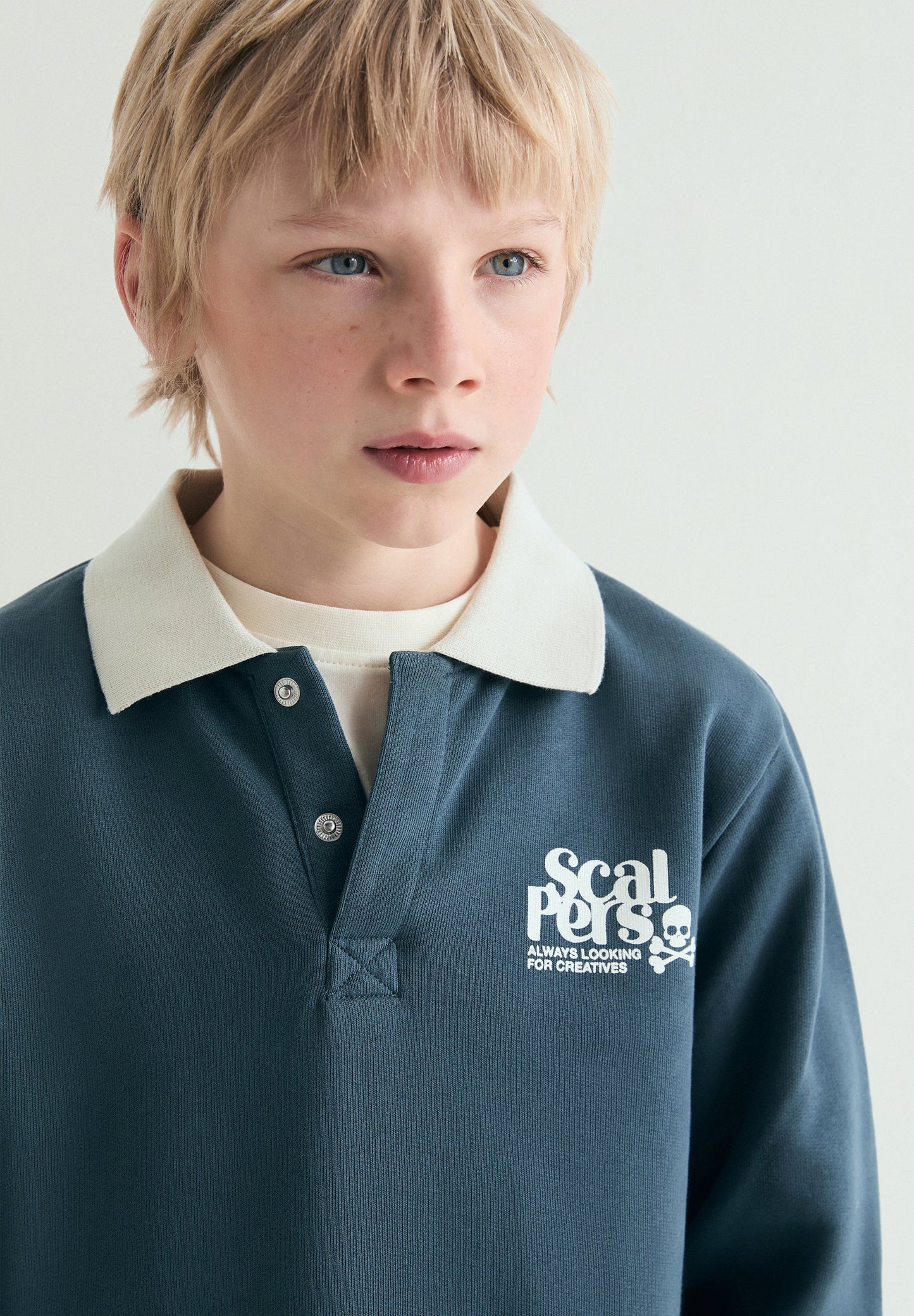 SWEATSHIRT ESTILO CAMISA POLO