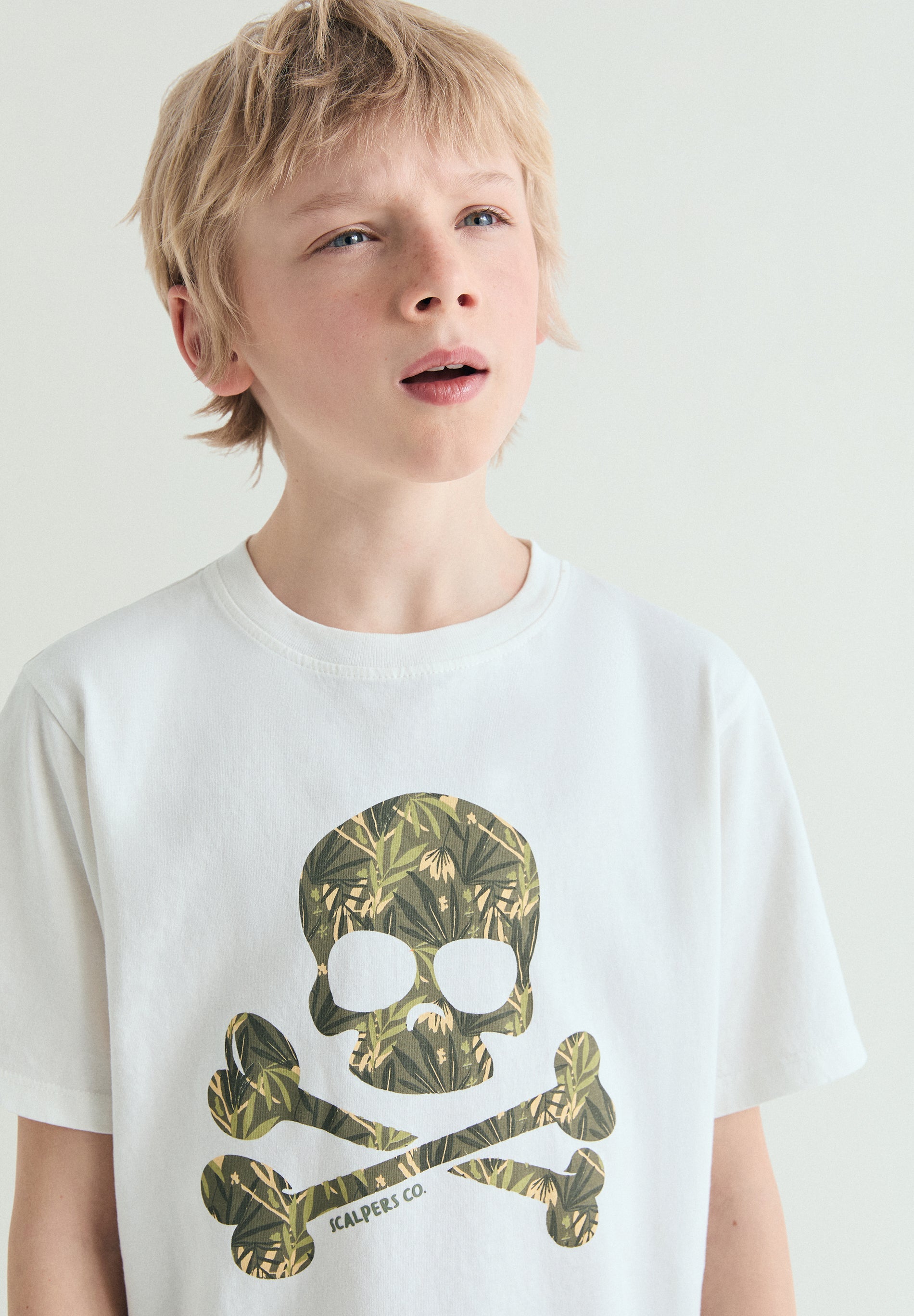 T-SHIRT SKULL PADRÃO TROPICAL