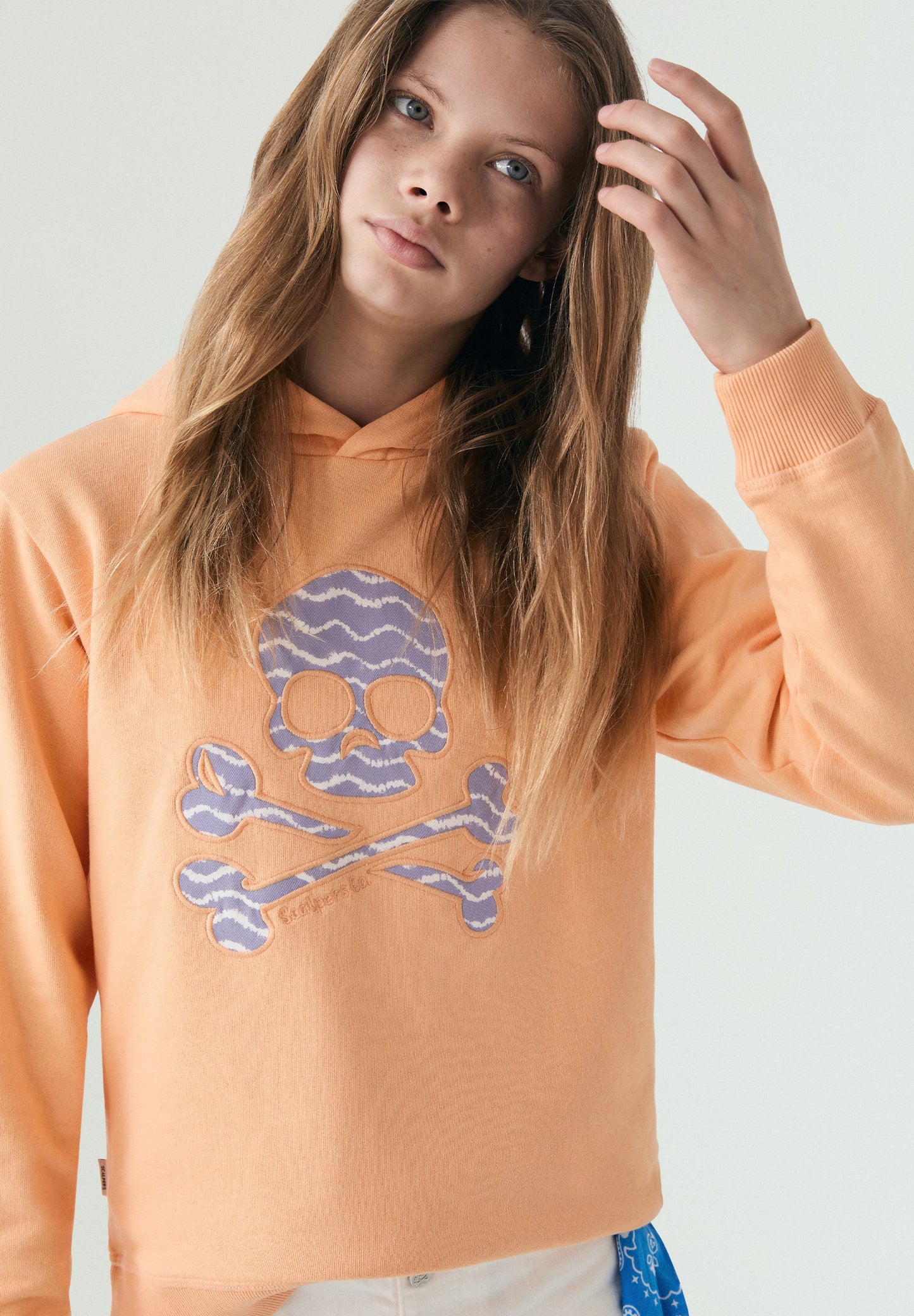 SWEATSHIRT COM CAPUZ E SKULL