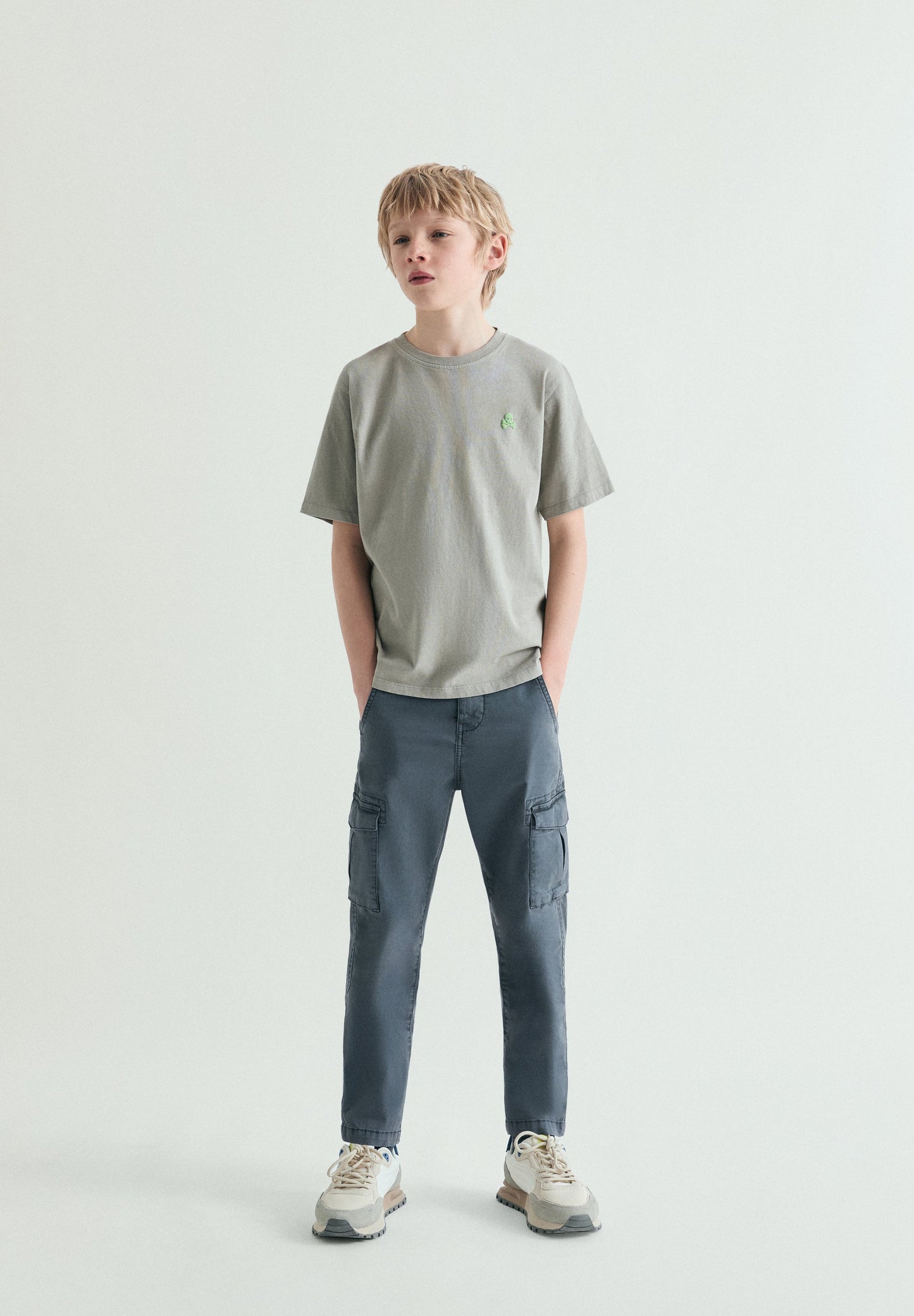 T-SHIRT ESTAMPADA COM LOGÓTIPO