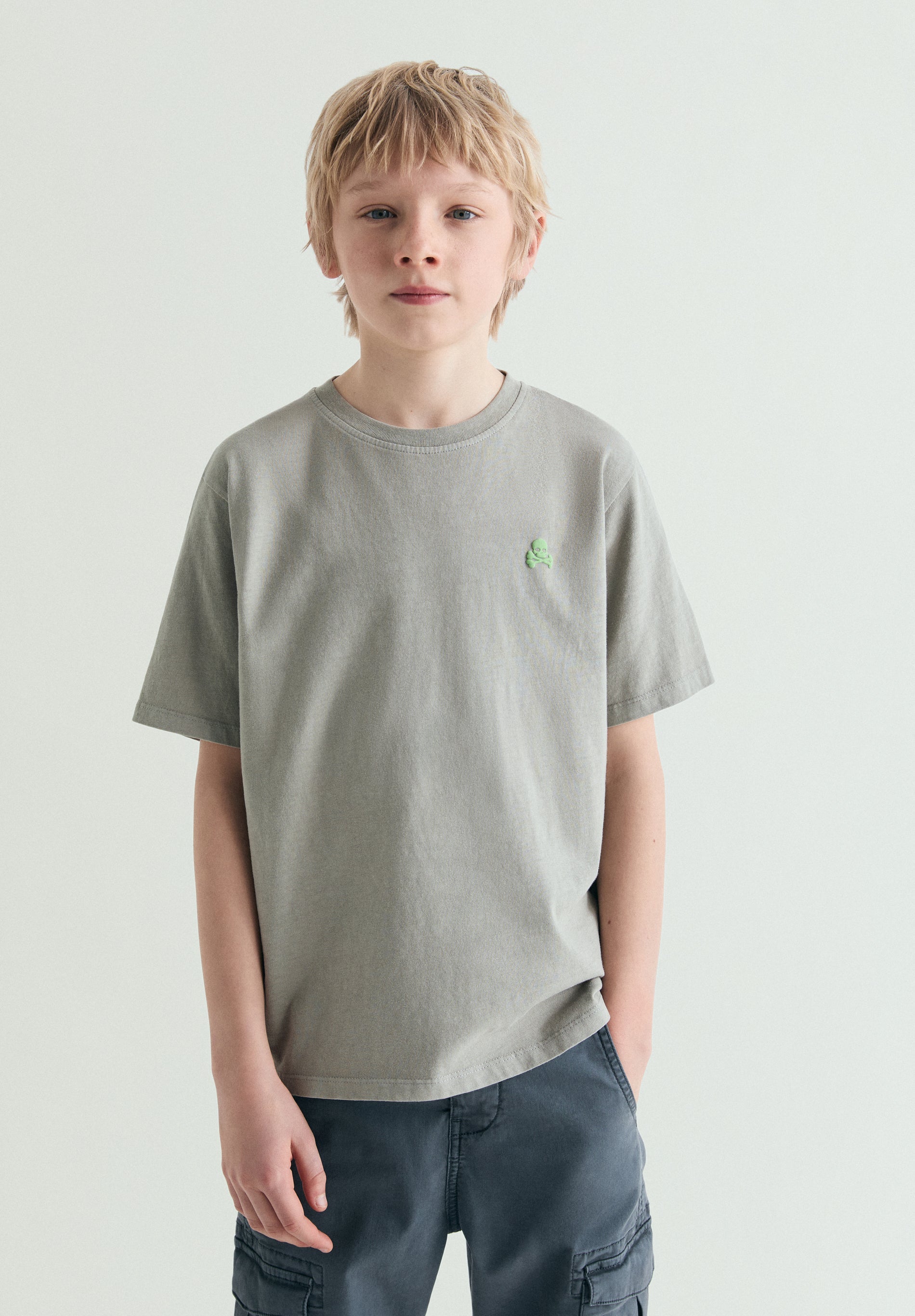 T-SHIRT ESTAMPADA COM LOGÓTIPO