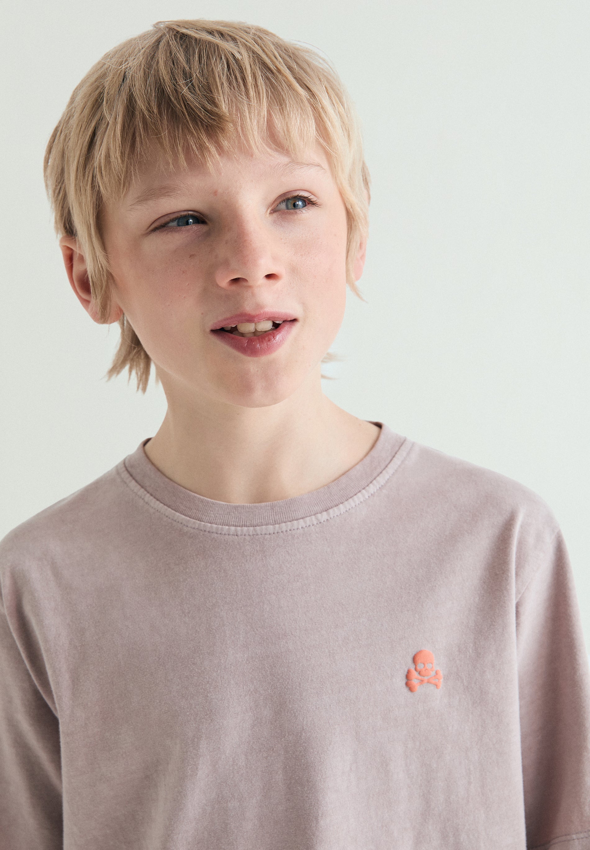 T-SHIRT ESTAMPADA COM LOGÓTIPO