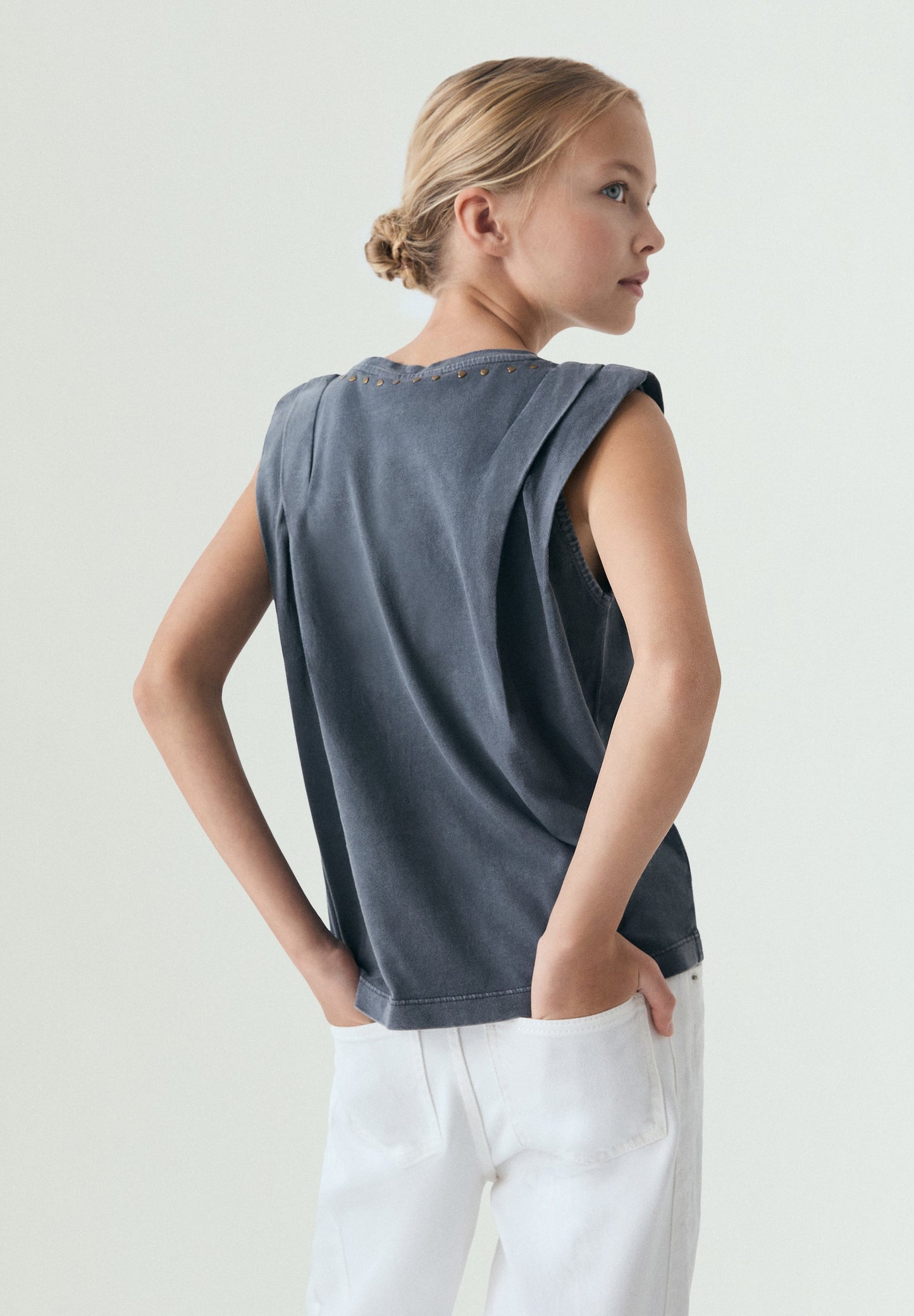 T-SHIRT DE MANGA CAVA COM TACHAS