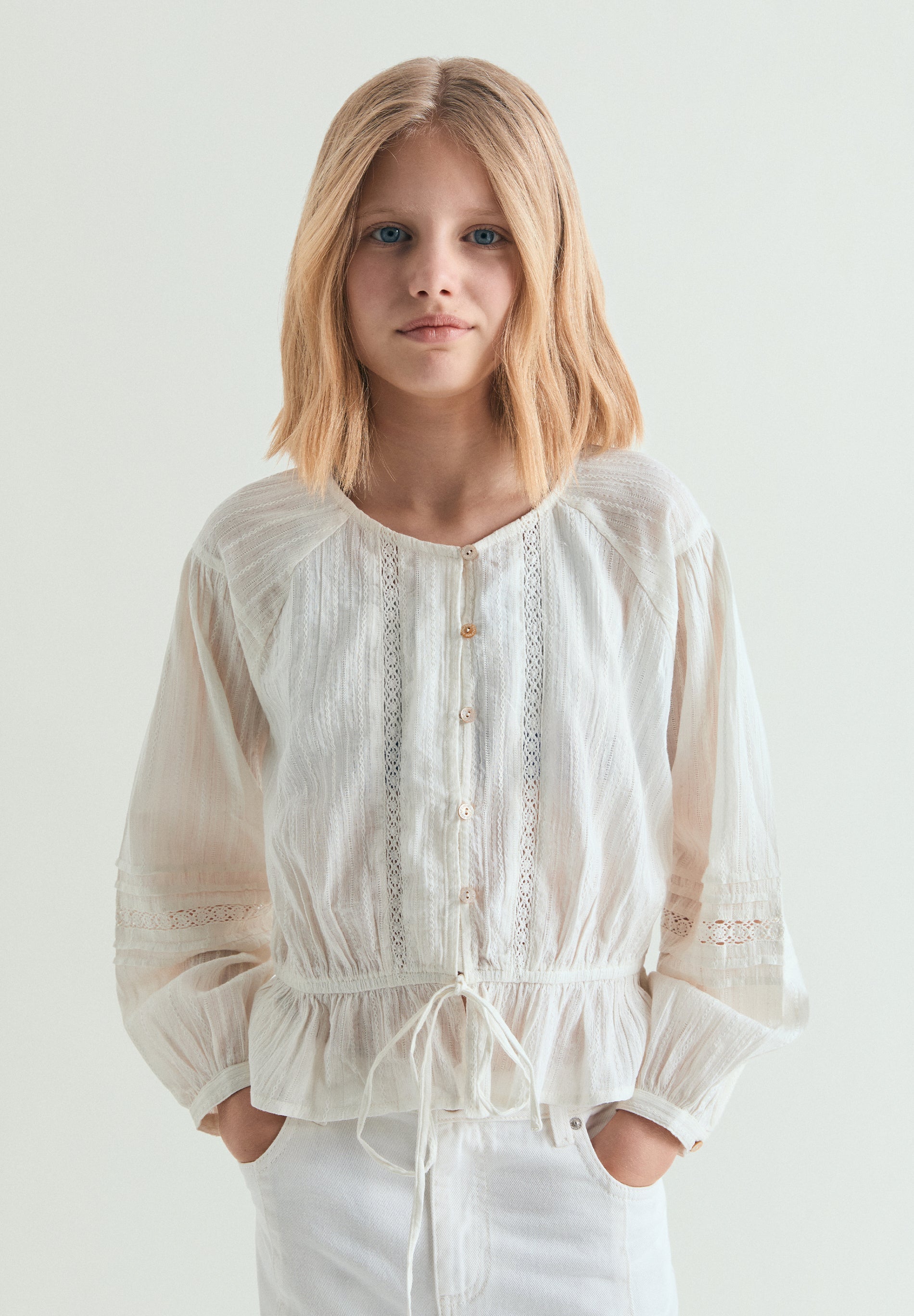 BLUSA ROMÂNTICA COM LAÇO