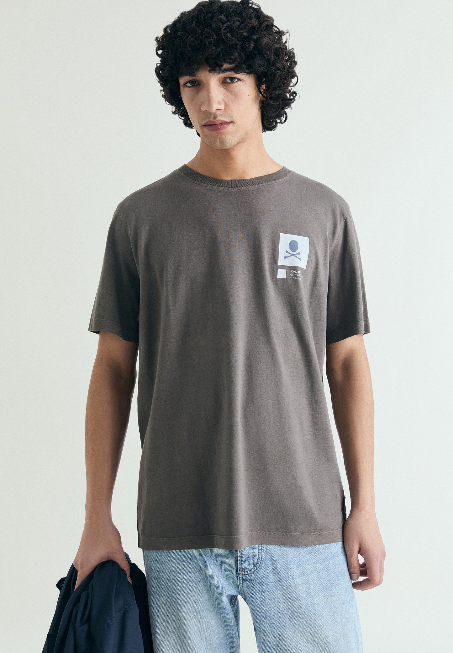 T-SHIRT COM PADRÃO COM EFEITO DESBOTADO