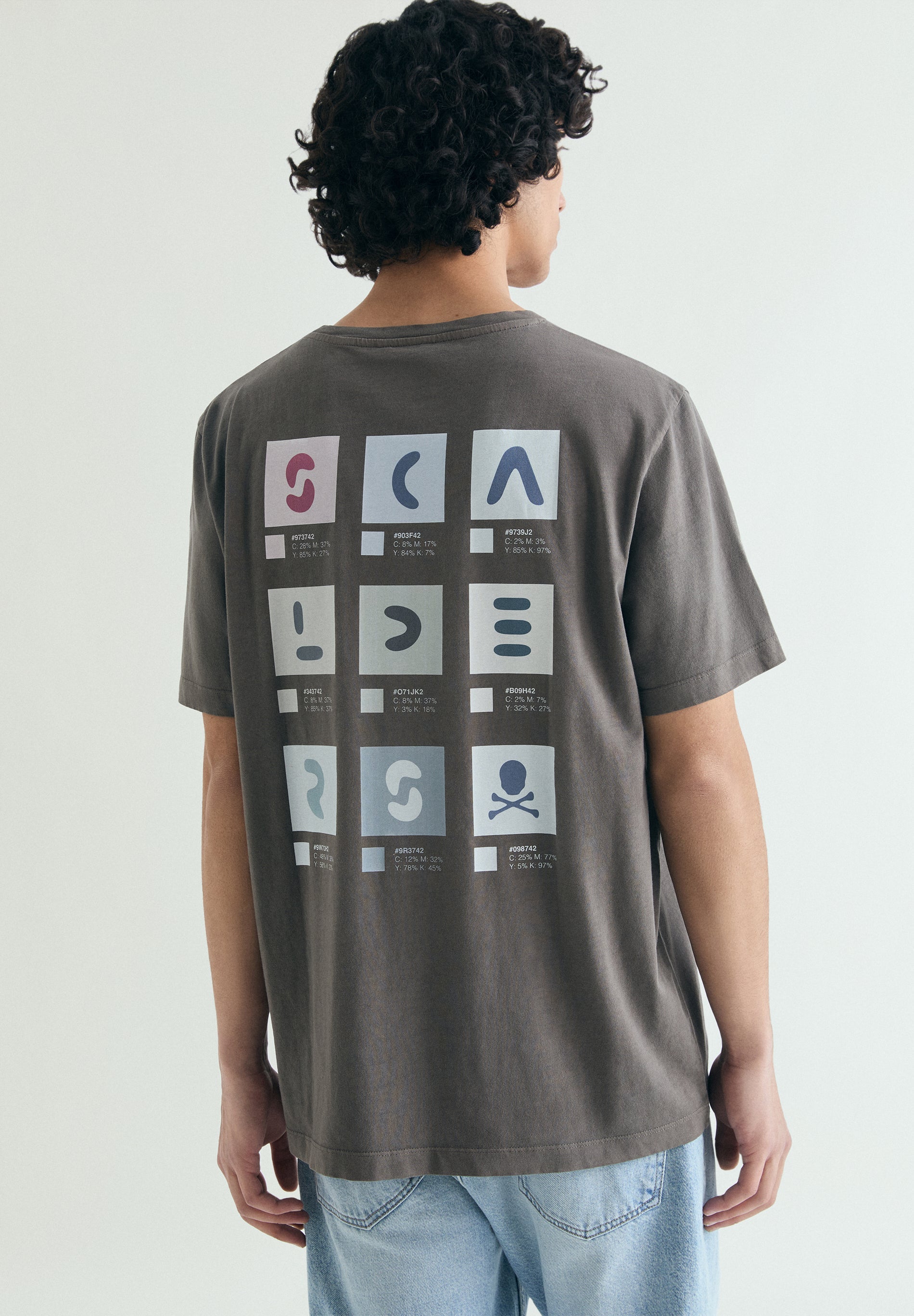 T-SHIRT COM PADRÃO COM EFEITO DESBOTADO