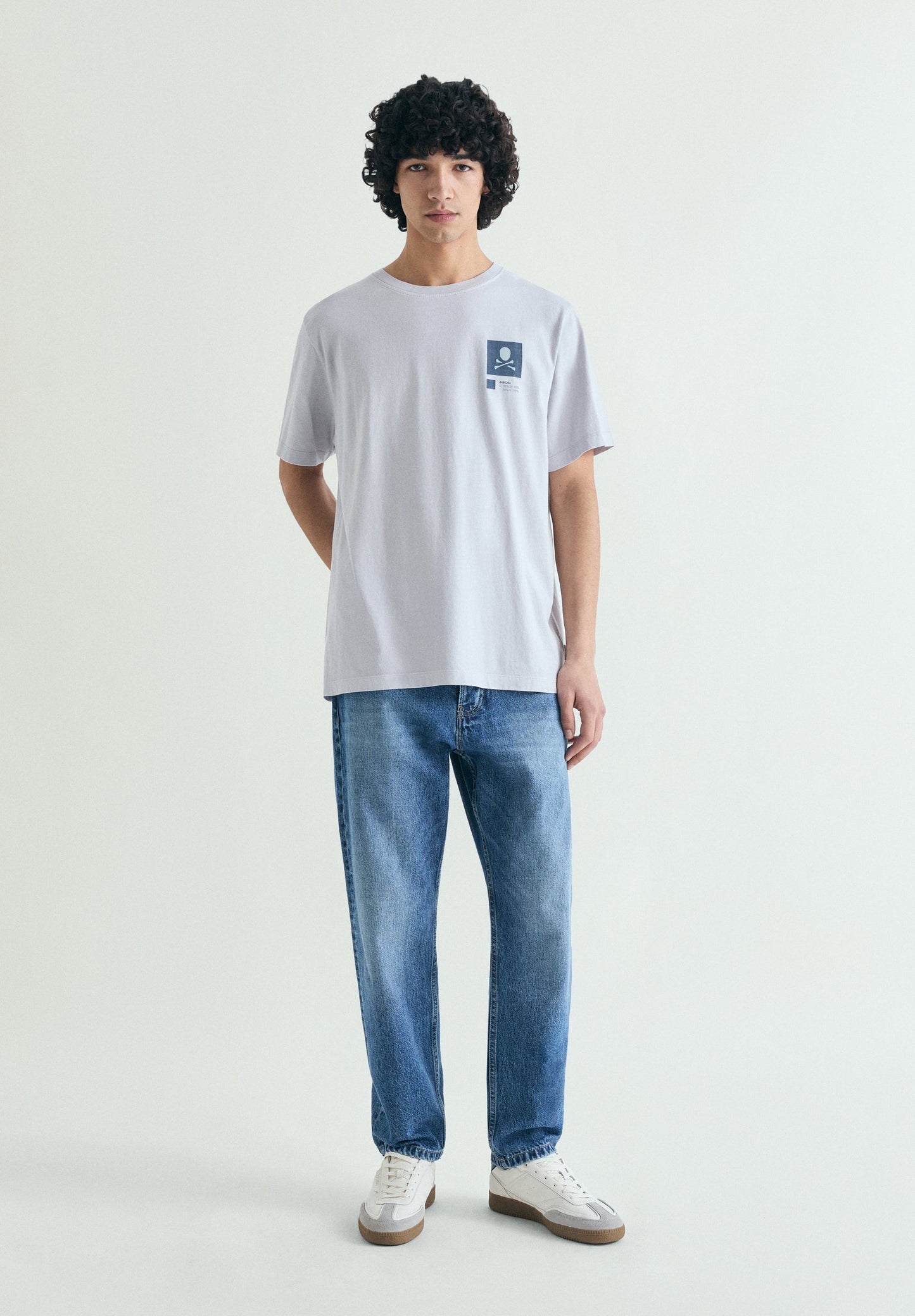 T-SHIRT COM PADRÃO COM EFEITO DESBOTADO