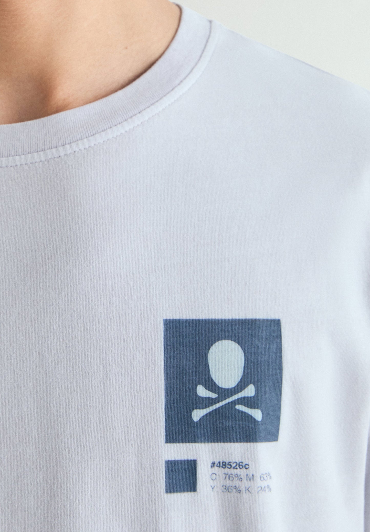 T-SHIRT COM PADRÃO COM EFEITO DESBOTADO