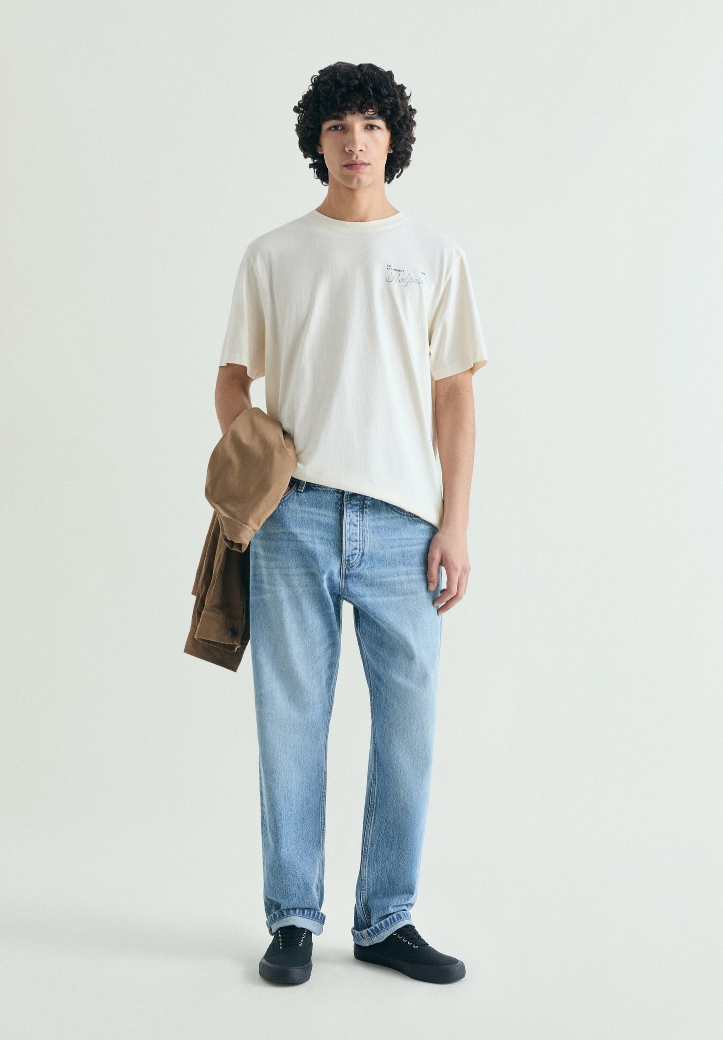 T-SHIRT COM PADRÃO RELAXED FIT