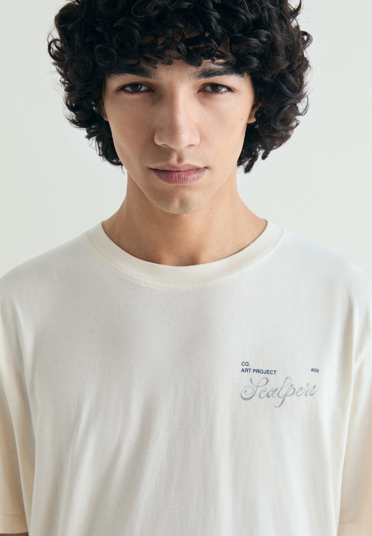 T-SHIRT COM PADRÃO RELAXED FIT