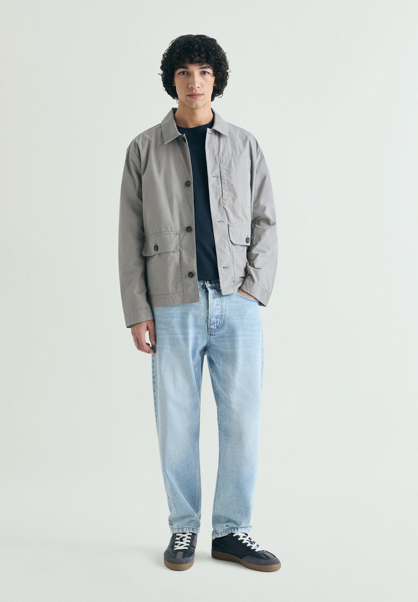 T-SHIRT COM PADRÃO RELAXED FIT