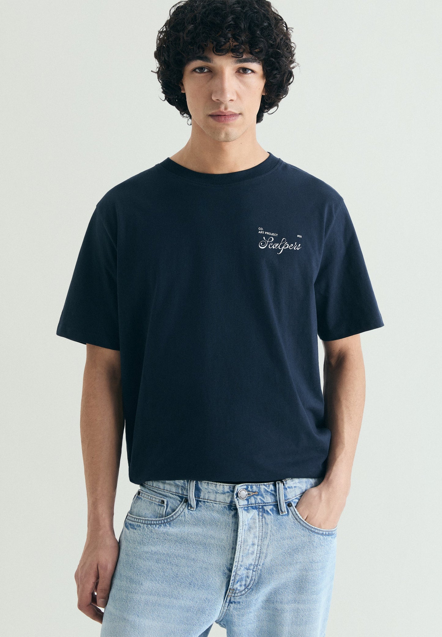 T-SHIRT COM PADRÃO RELAXED FIT