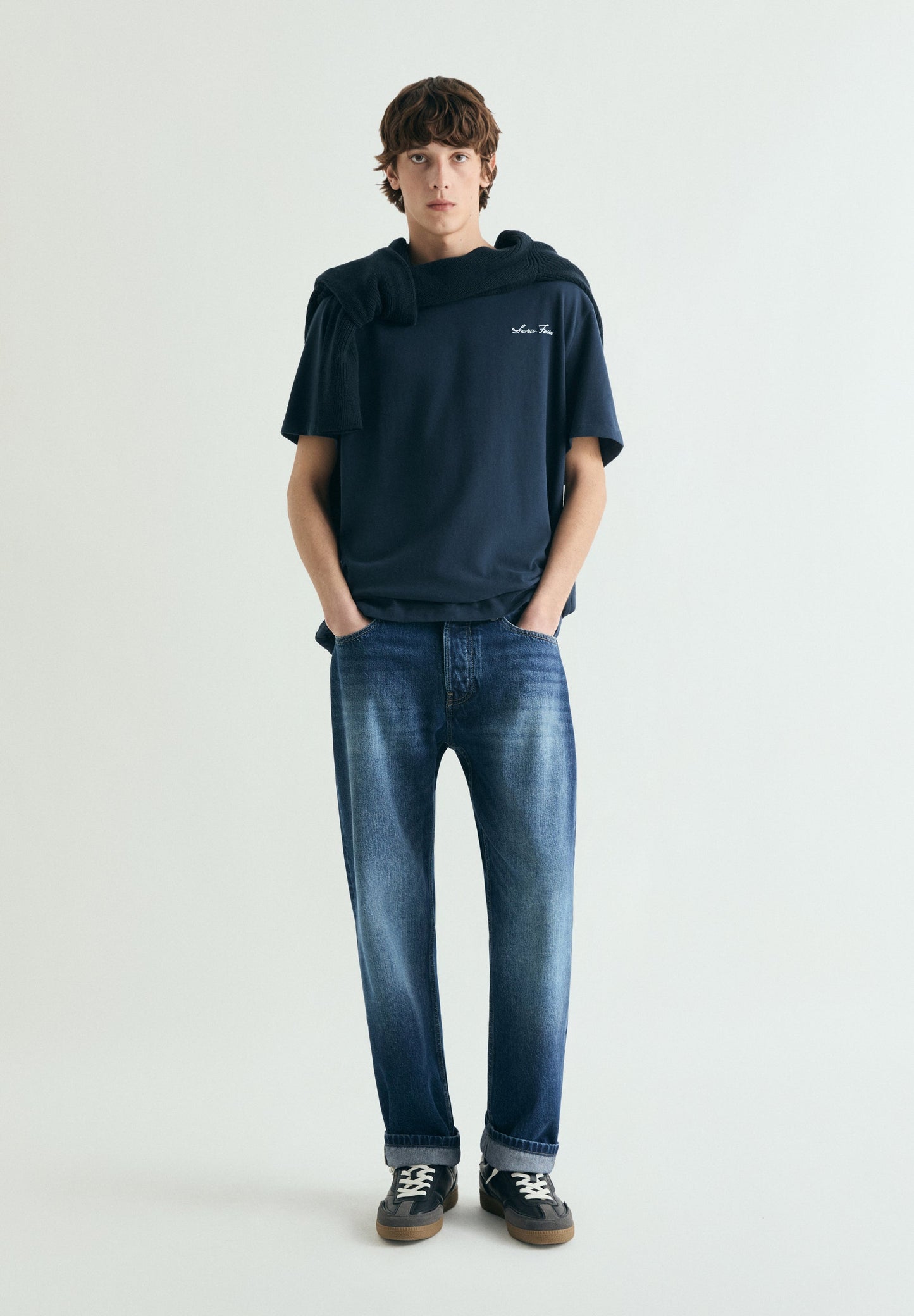 T-SHIRT COM BORDADO EM CONTRASTE RELAXED