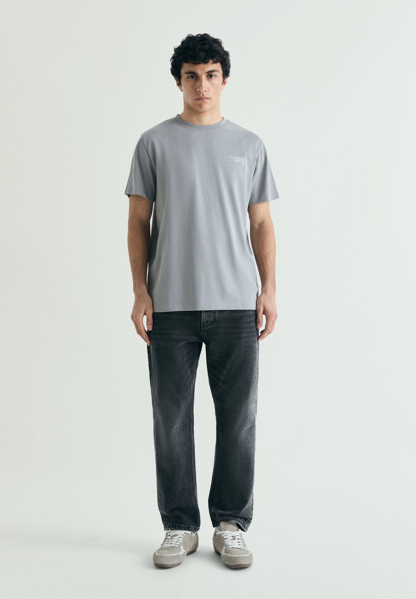 T-SHIRT COM PADRÃO REGULAR FIT
