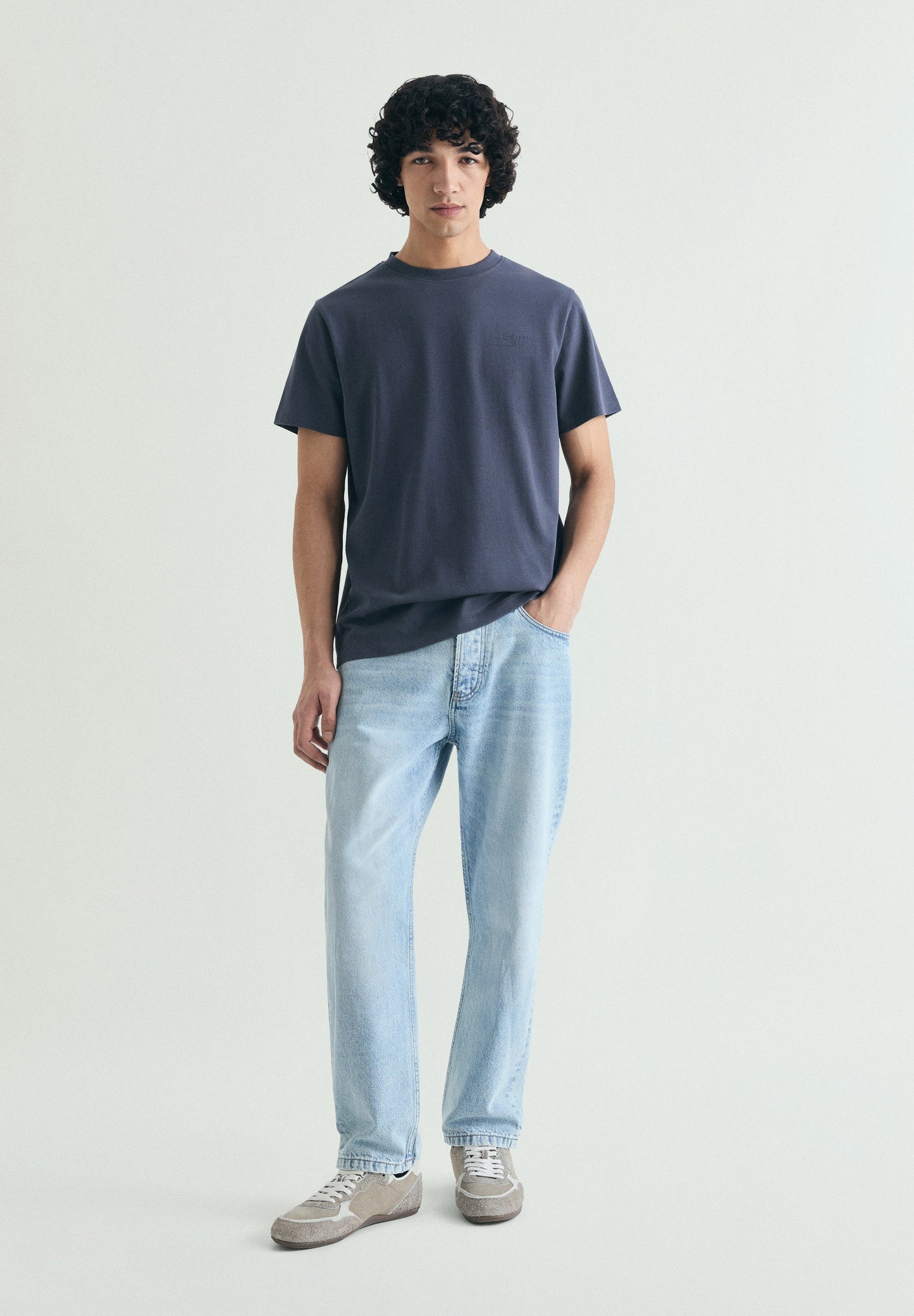 T-SHIRT COM PADRÃO REGULAR FIT