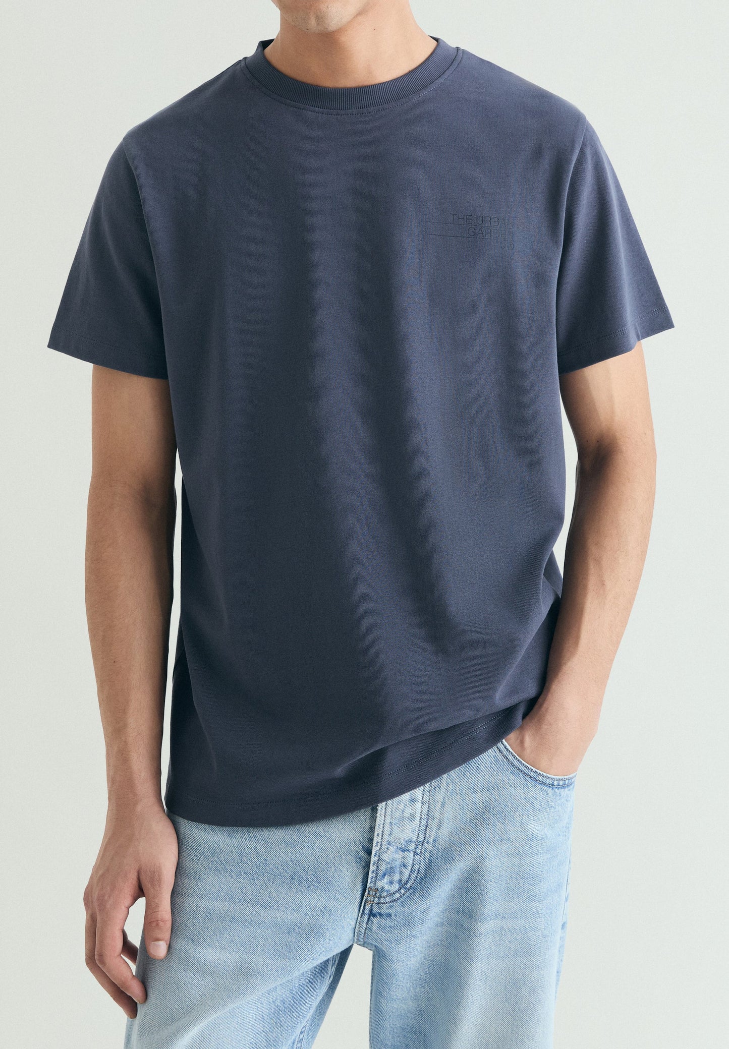 T-SHIRT COM PADRÃO REGULAR FIT