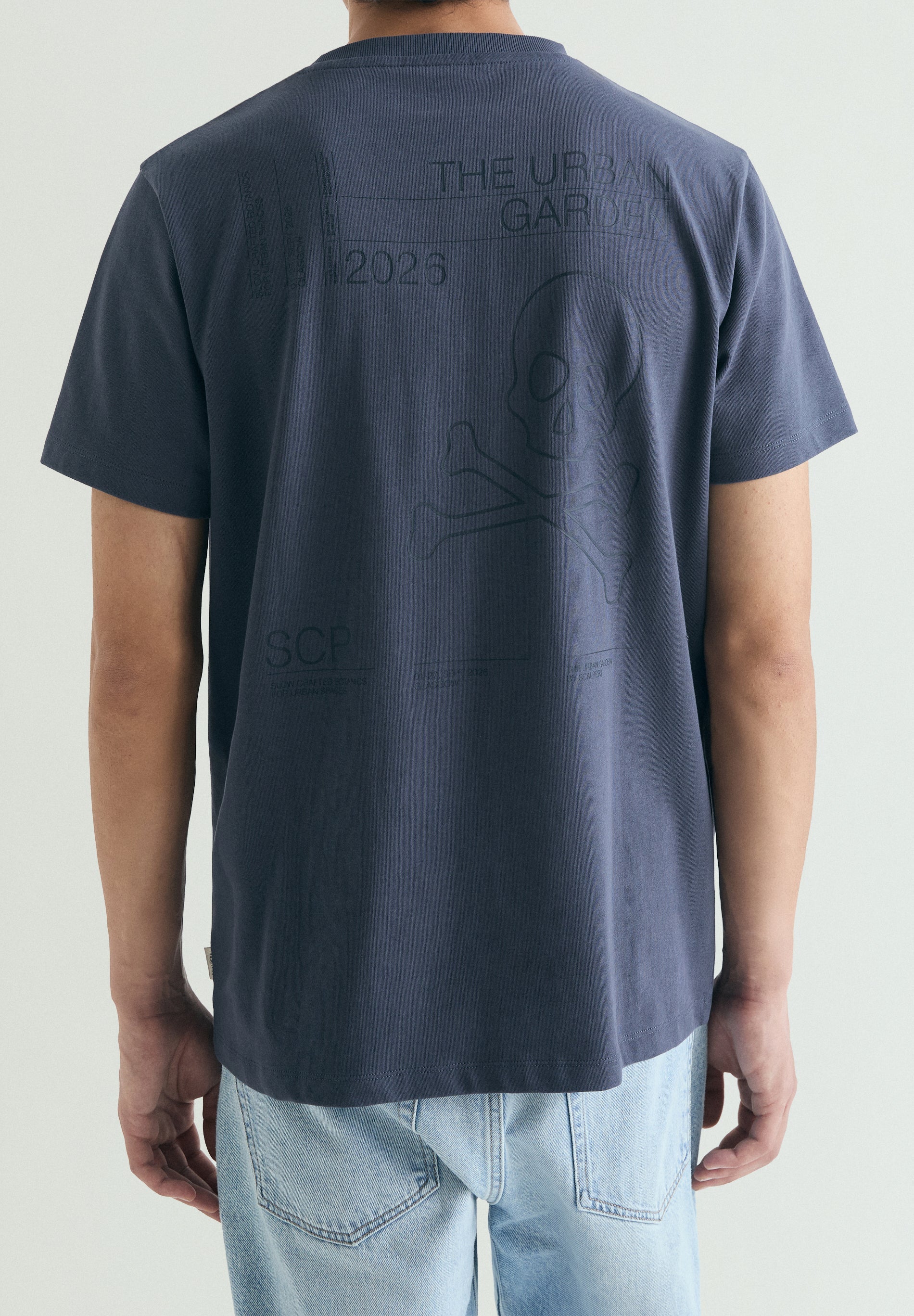 T-SHIRT COM PADRÃO REGULAR FIT
