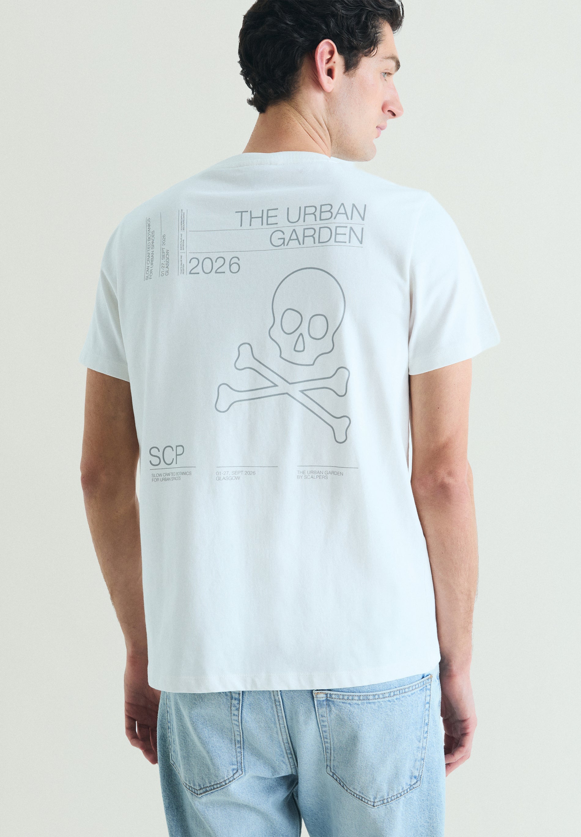 T-SHIRT COM PADRÃO REGULAR FIT