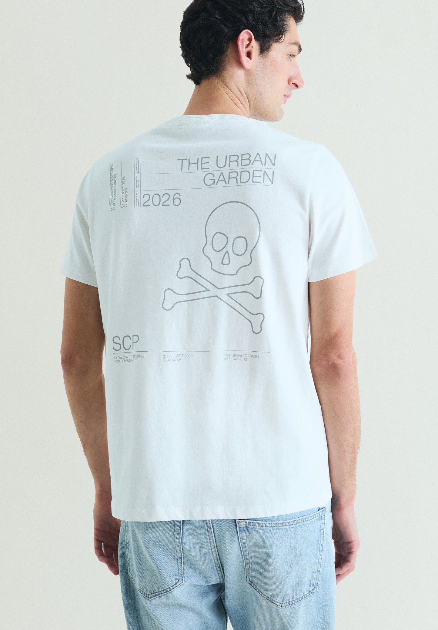 T-SHIRT COM PADRÃO REGULAR FIT