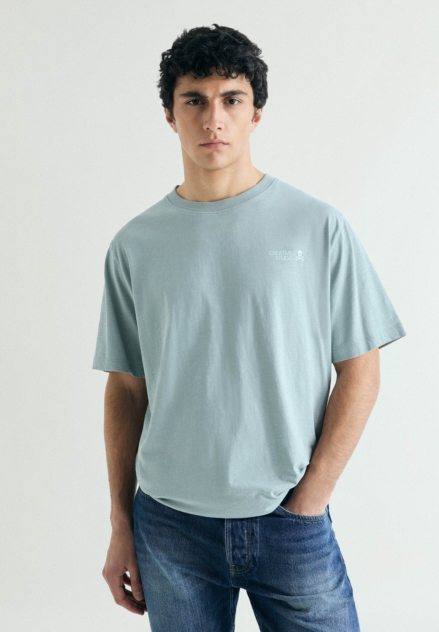 T-SHIRT COM PADRÃO RELAXED FIT